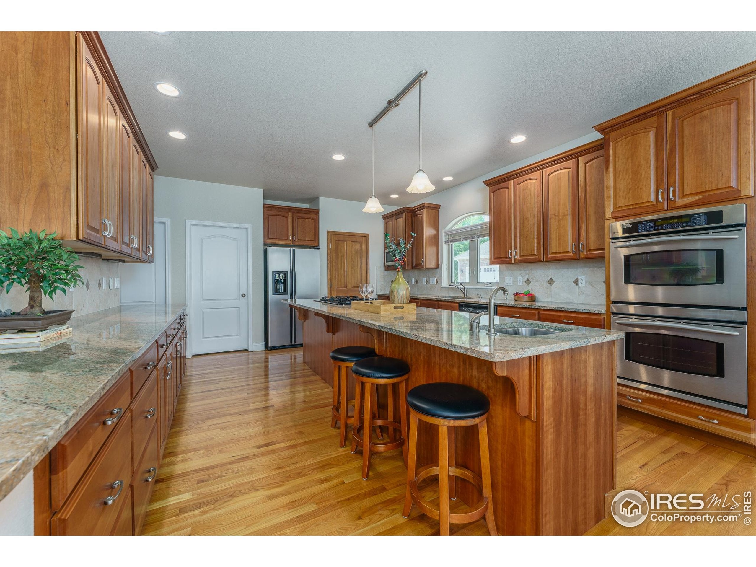 Arvada, Colorado, 80005, United States, 4 Bedrooms Bedrooms, ,4 BathroomsBathrooms,Residential,Active,1922299
