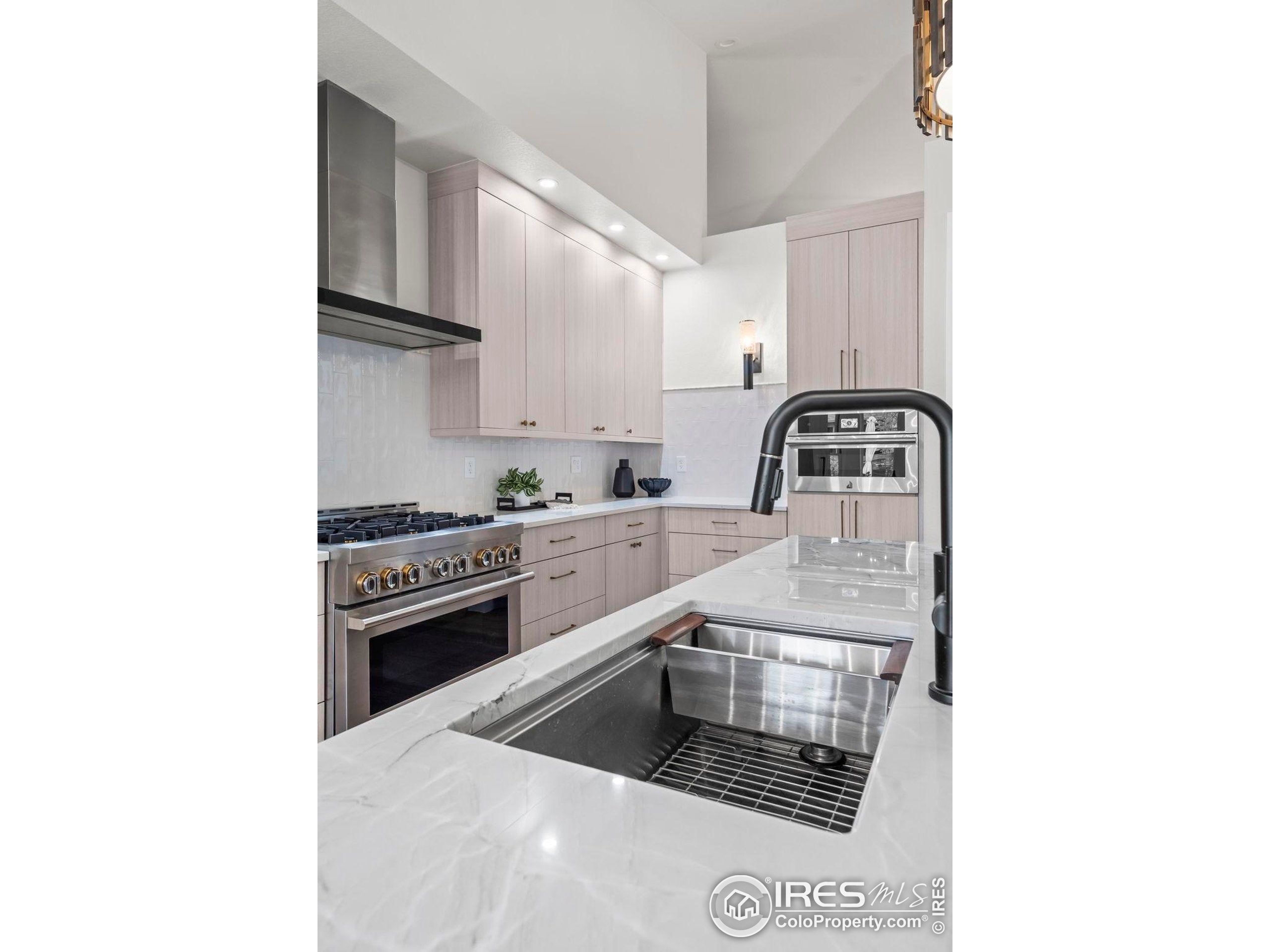 Boulder, Colorado, 80301, United States, 4 Bedrooms Bedrooms, ,4 BathroomsBathrooms,Residential,Active,1997569