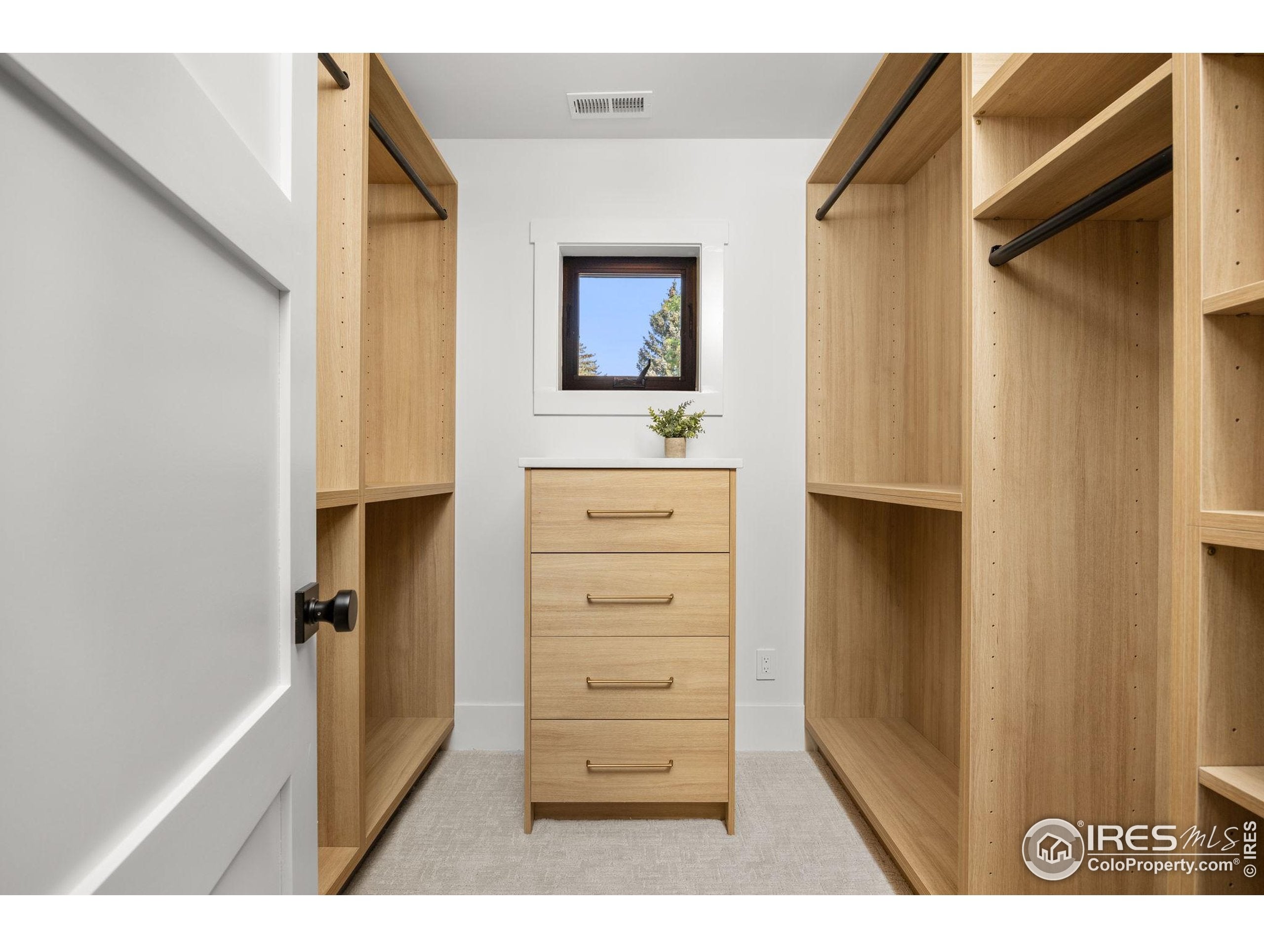 Louisville, Colorado, 80027, United States, 6 Bedrooms Bedrooms, ,4 BathroomsBathrooms,Residential,Active,1903214