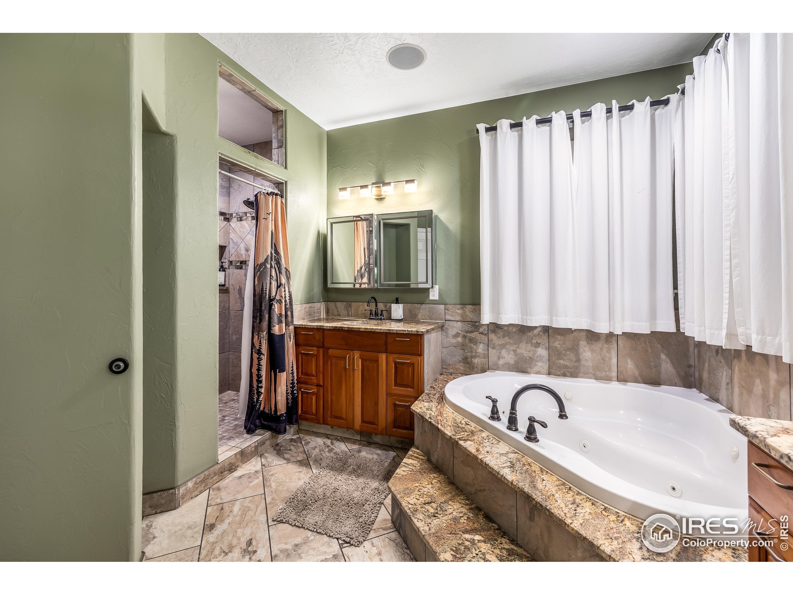 La Salle, Colorado, 80645, United States, 6 Bedrooms Bedrooms, ,4 BathroomsBathrooms,Residential,Active,1953283