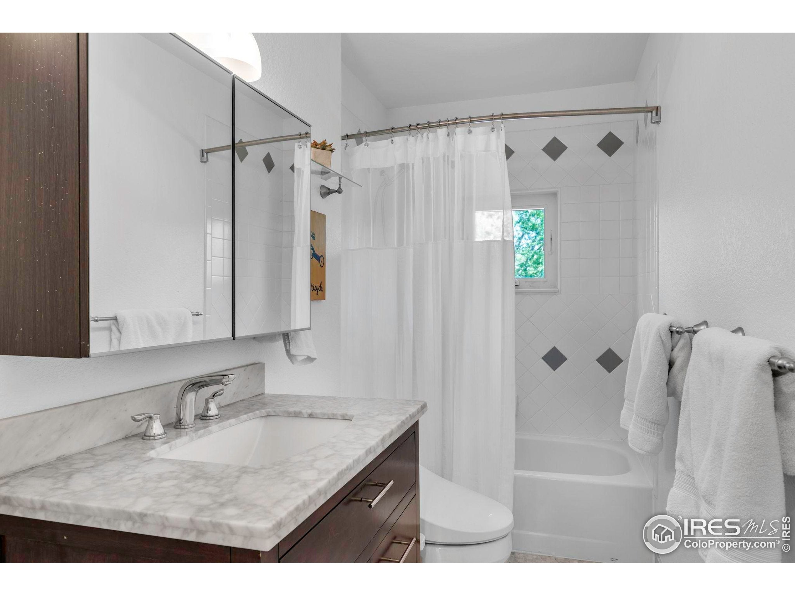 Louisville, Colorado, 80027, United States, 4 Bedrooms Bedrooms, ,4 BathroomsBathrooms,Residential,Active,1821969