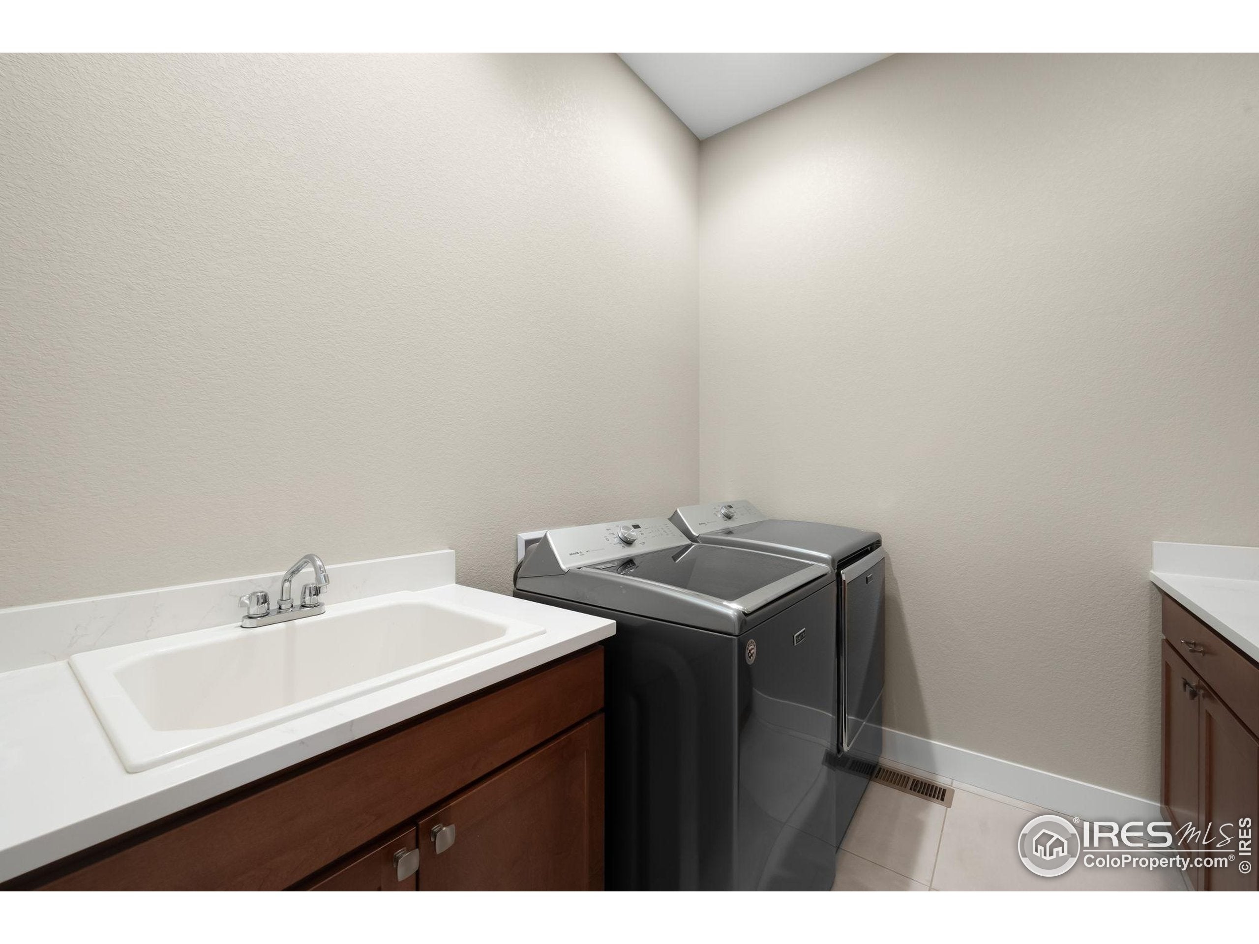 Golden, Colorado, 80403, United States, 5 Bedrooms Bedrooms, ,4 BathroomsBathrooms,Residential,Active,1945502