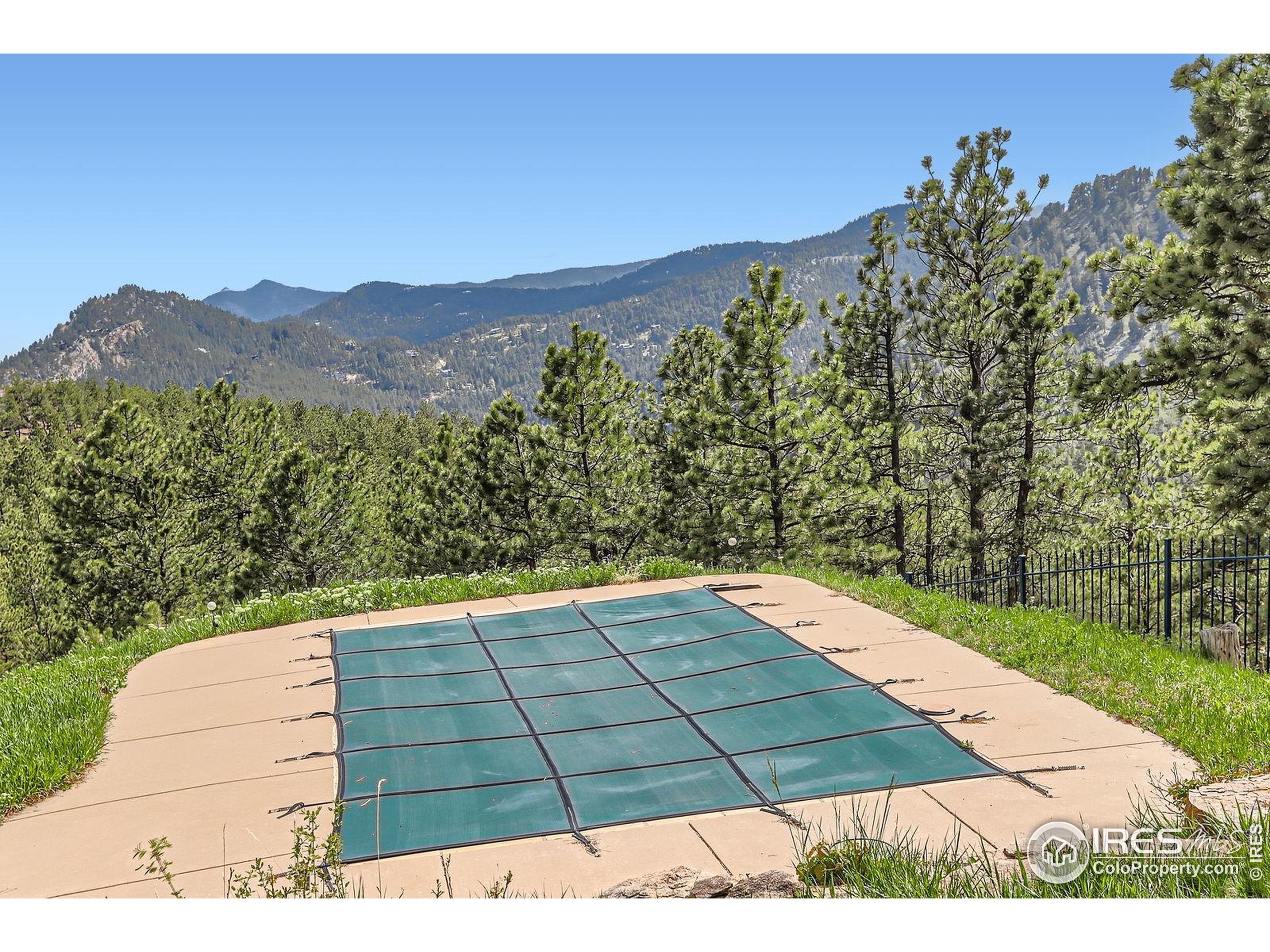 Boulder, Colorado, 80302, United States, 4 Bedrooms Bedrooms, ,5 BathroomsBathrooms,Residential,Pending,1953002