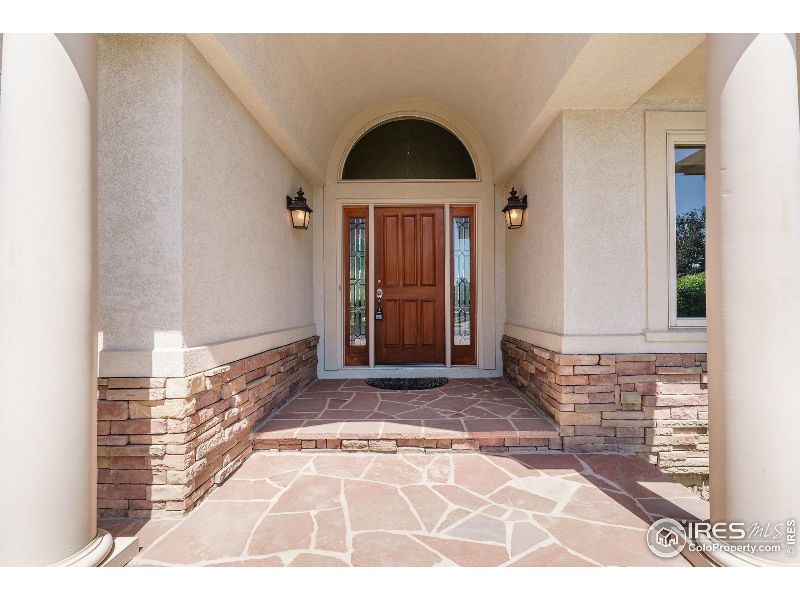 Arvada, Colorado, 80005, United States, 4 Bedrooms Bedrooms, ,4 BathroomsBathrooms,Residential,Active,1922299
