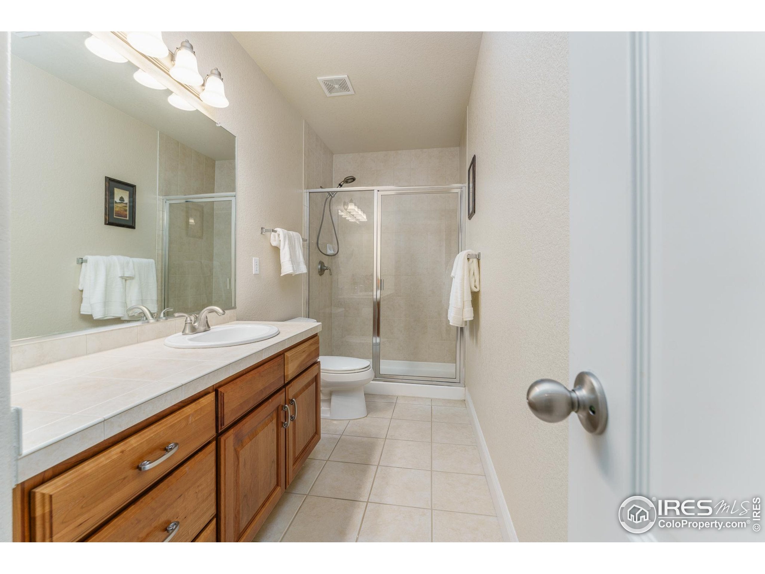 Arvada, Colorado, 80005, United States, 4 Bedrooms Bedrooms, ,4 BathroomsBathrooms,Residential,Active,1922299