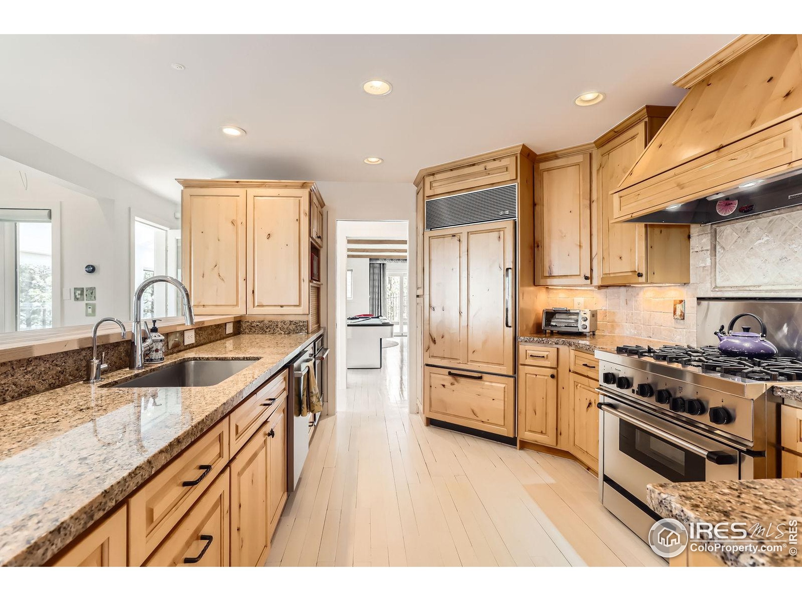 Boulder, Colorado, 80302, United States, 4 Bedrooms Bedrooms, ,5 BathroomsBathrooms,Residential,Pending,1953002
