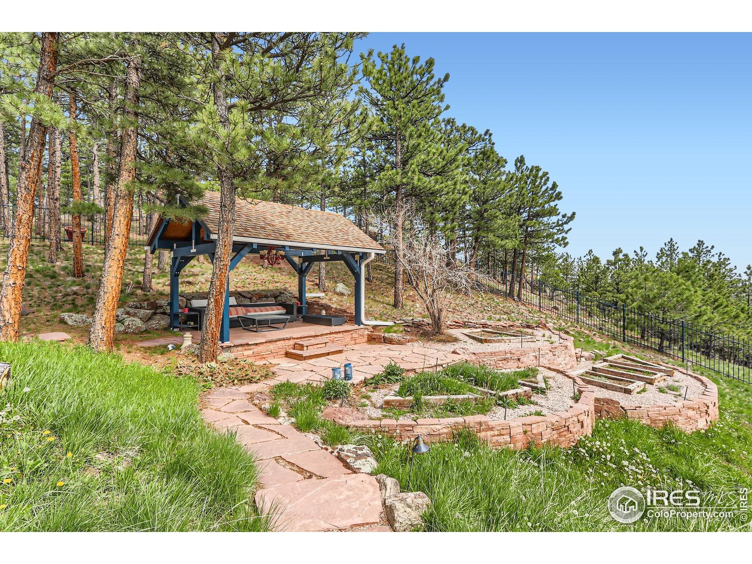 Boulder, Colorado, 80302, United States, 4 Bedrooms Bedrooms, ,5 BathroomsBathrooms,Residential,Pending,1953002