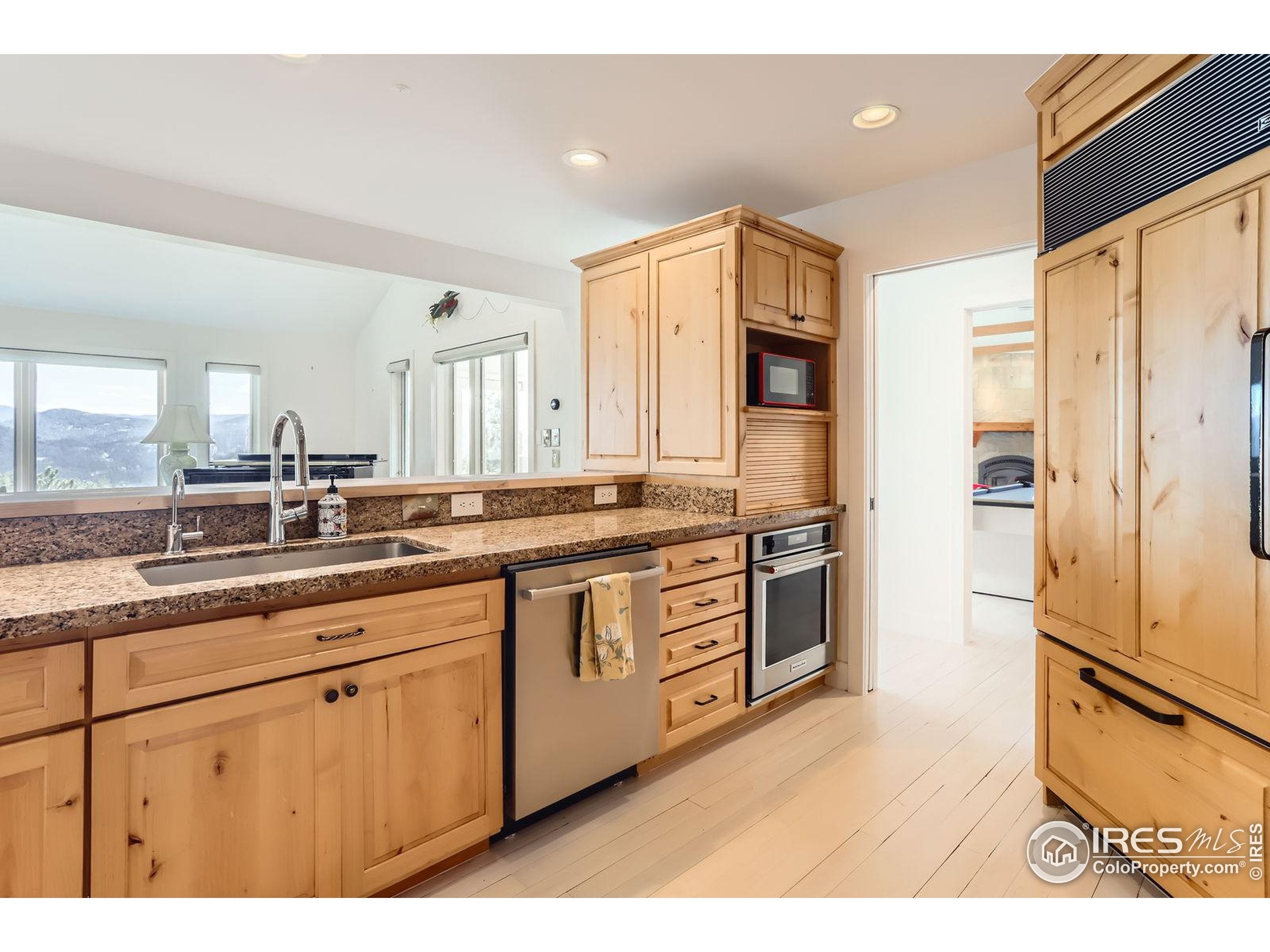 Boulder, Colorado, 80302, United States, 4 Bedrooms Bedrooms, ,5 BathroomsBathrooms,Residential,Pending,1953002