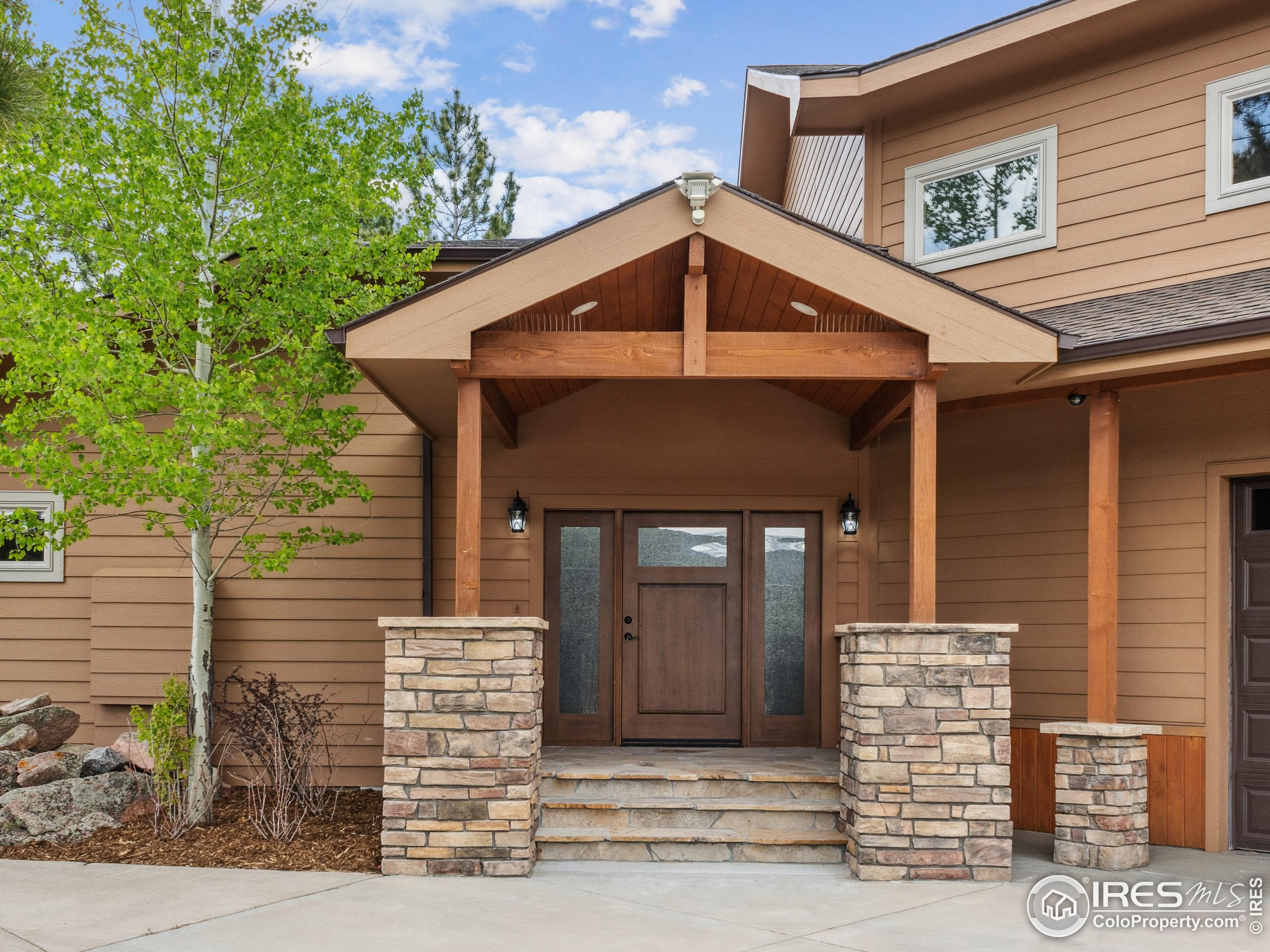 Estes Park, Colorado, 80517, United States, 5 Bedrooms Bedrooms, ,4 BathroomsBathrooms,Residential,Contingent,1824567