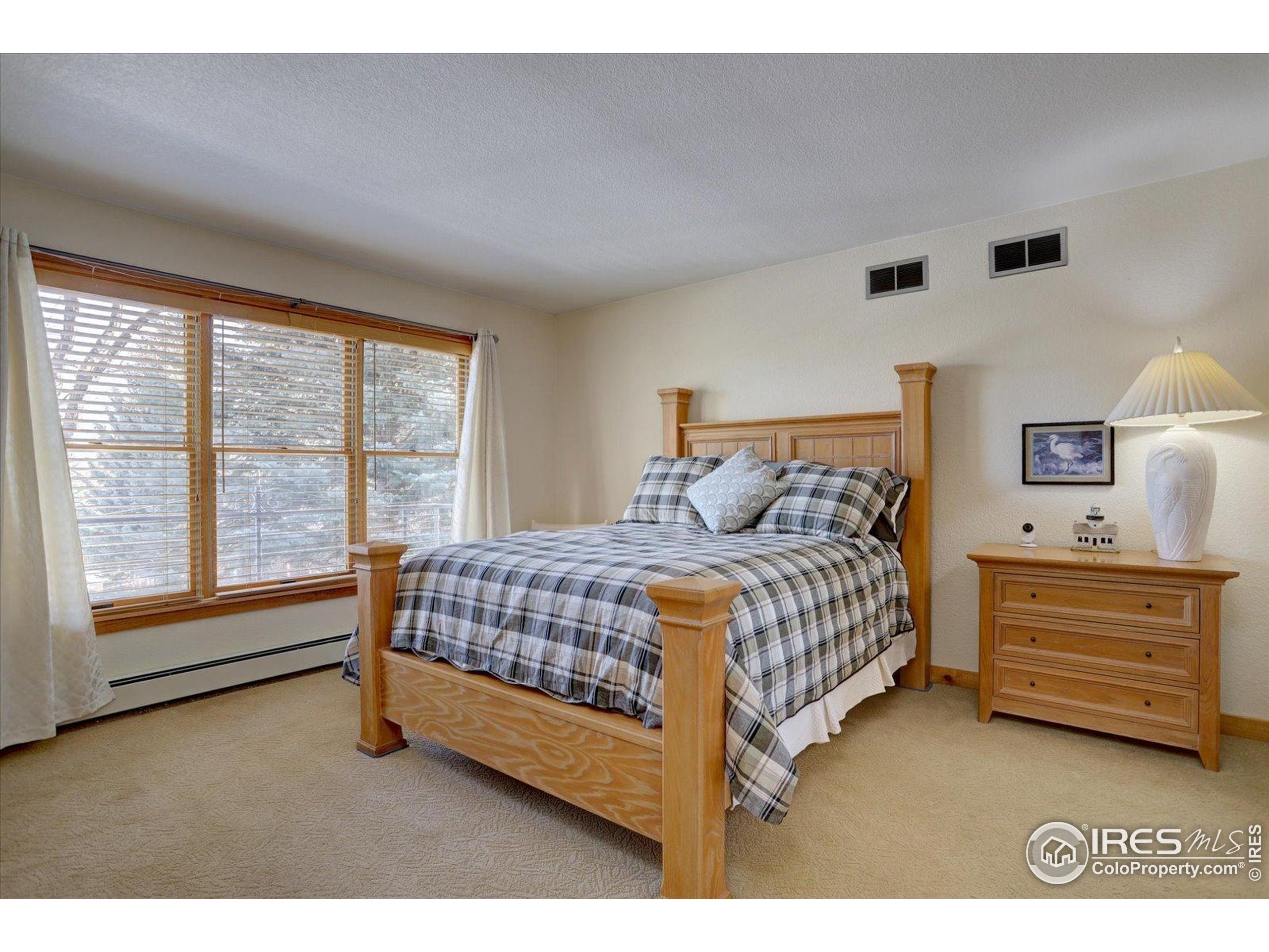 Boulder, Colorado, 80302, United States, 3 Bedrooms Bedrooms, ,4 BathroomsBathrooms,Residential,Active,2008343