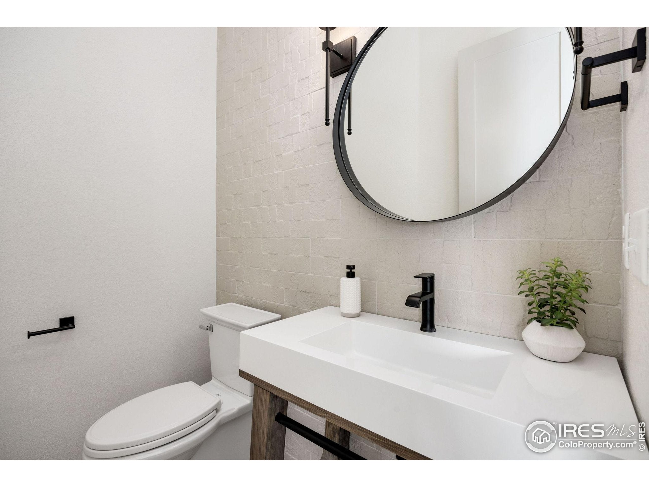 Windsor, Colorado, 80550, United States, 5 Bedrooms Bedrooms, ,4 BathroomsBathrooms,Residential,Active,1972154