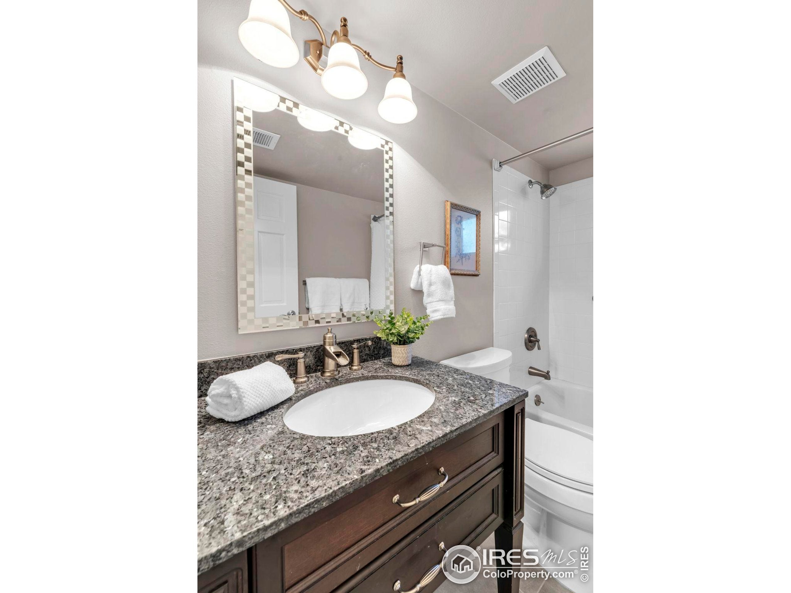 Louisville, Colorado, 80027, United States, 3 Bedrooms Bedrooms, ,3 BathroomsBathrooms,Residential,Active,1944039