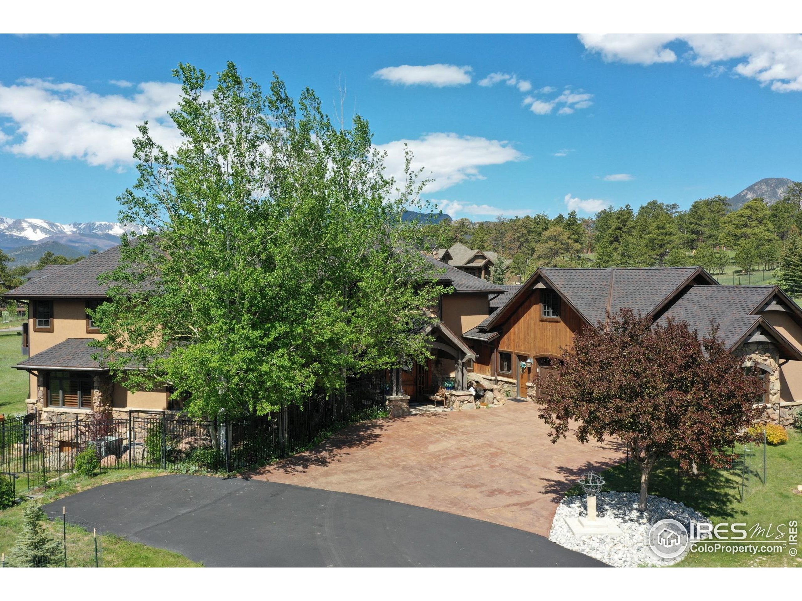 Estes Park, Colorado, 80517, United States, ,4 BathroomsBathrooms,Residential,Active,1702117