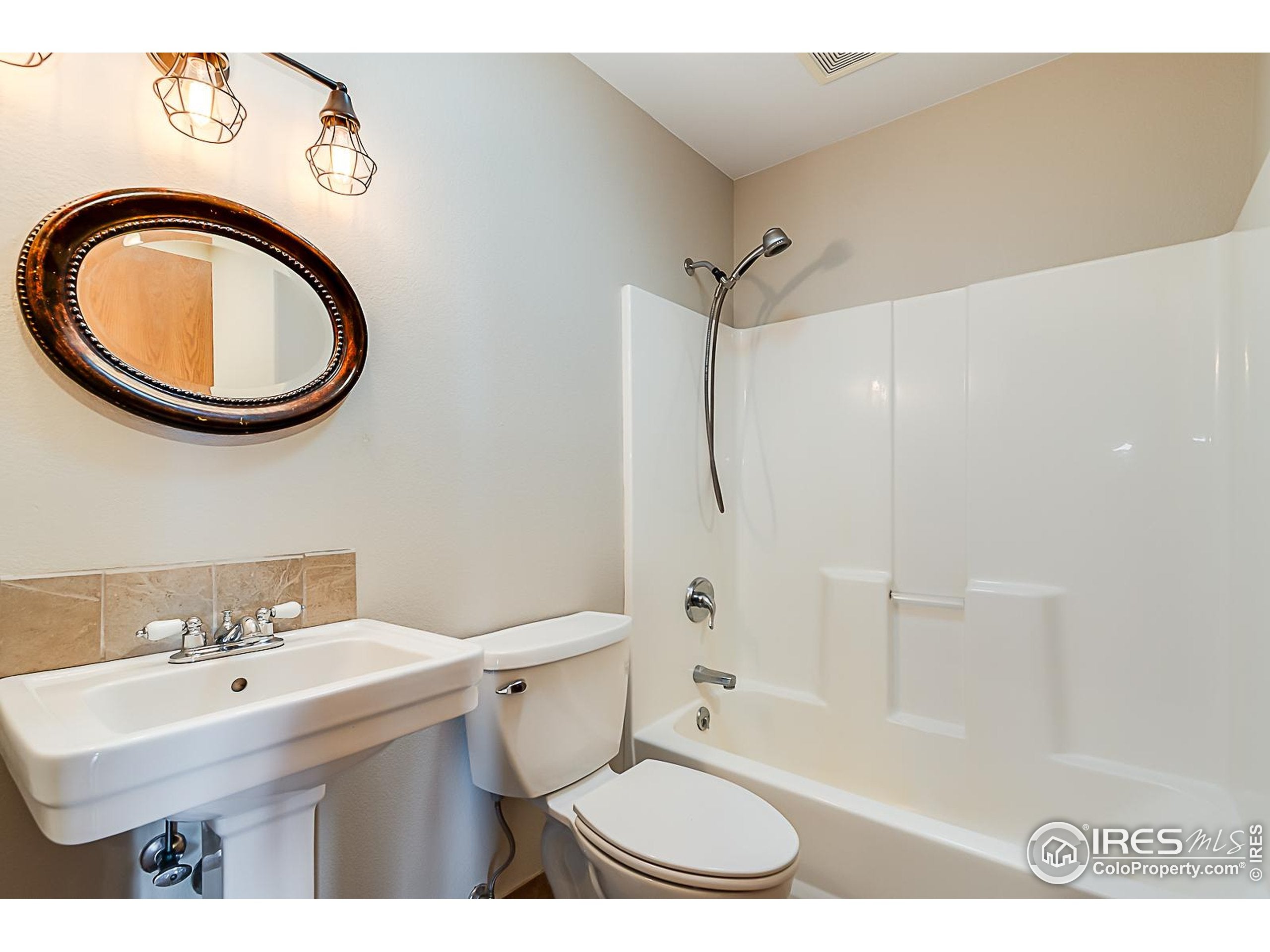 Eaton, Colorado, 80615, United States, 5 Bedrooms Bedrooms, ,3 BathroomsBathrooms,Residential,Active,1953710