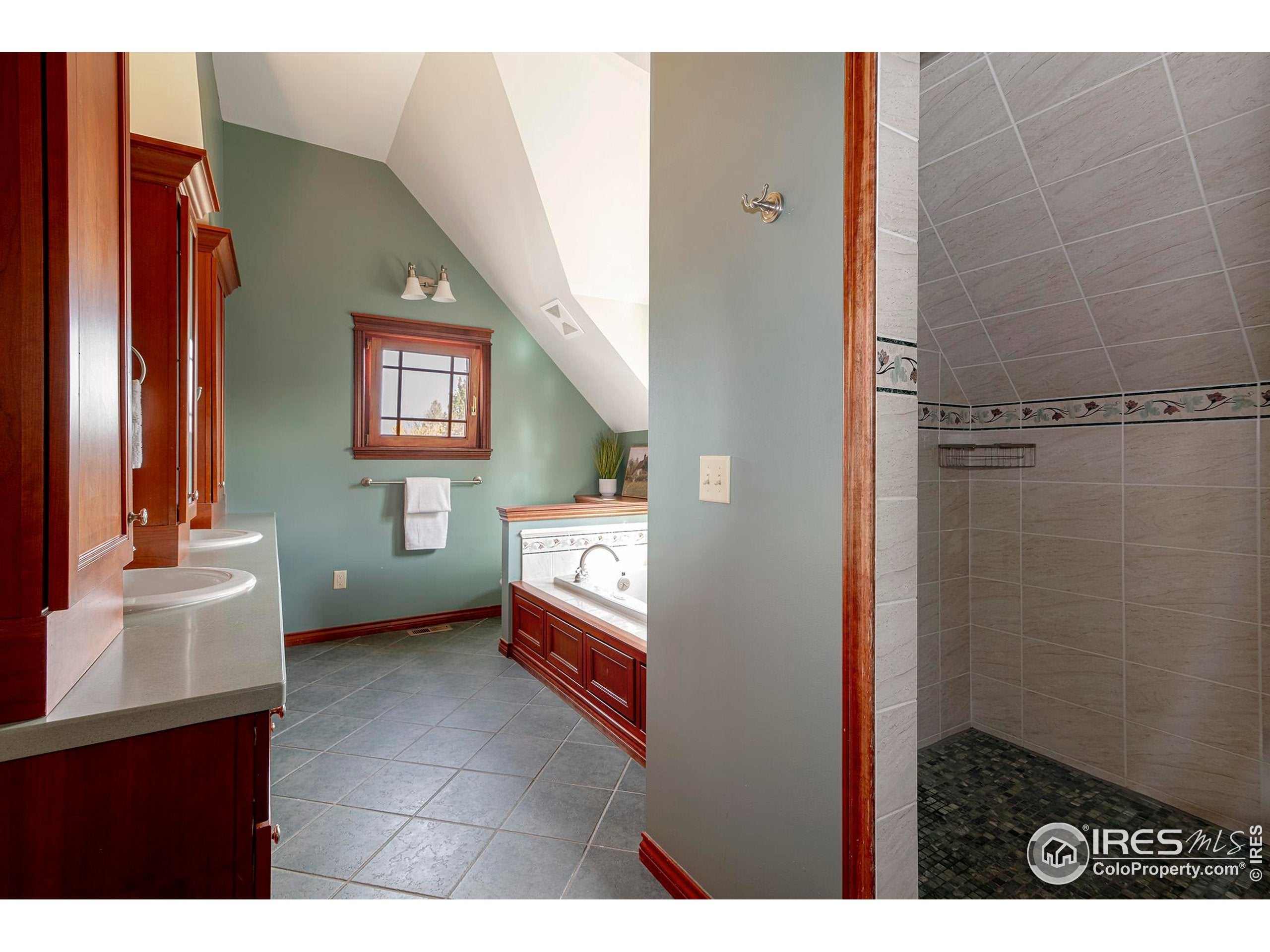 Boulder, Colorado, 80304, United States, 4 Bedrooms Bedrooms, ,3 BathroomsBathrooms,Residential,Active,2007995