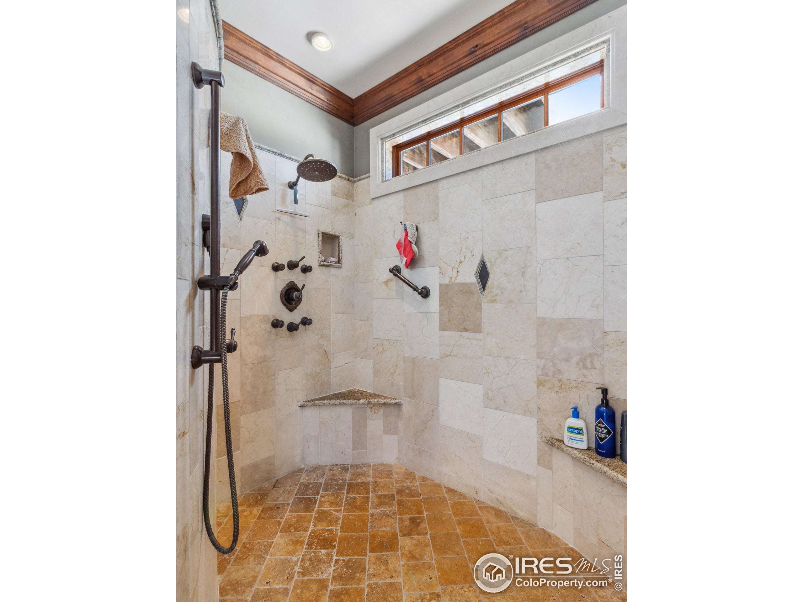 Estes Park, Colorado, 80517, United States, ,4 BathroomsBathrooms,Residential,Active,1702117