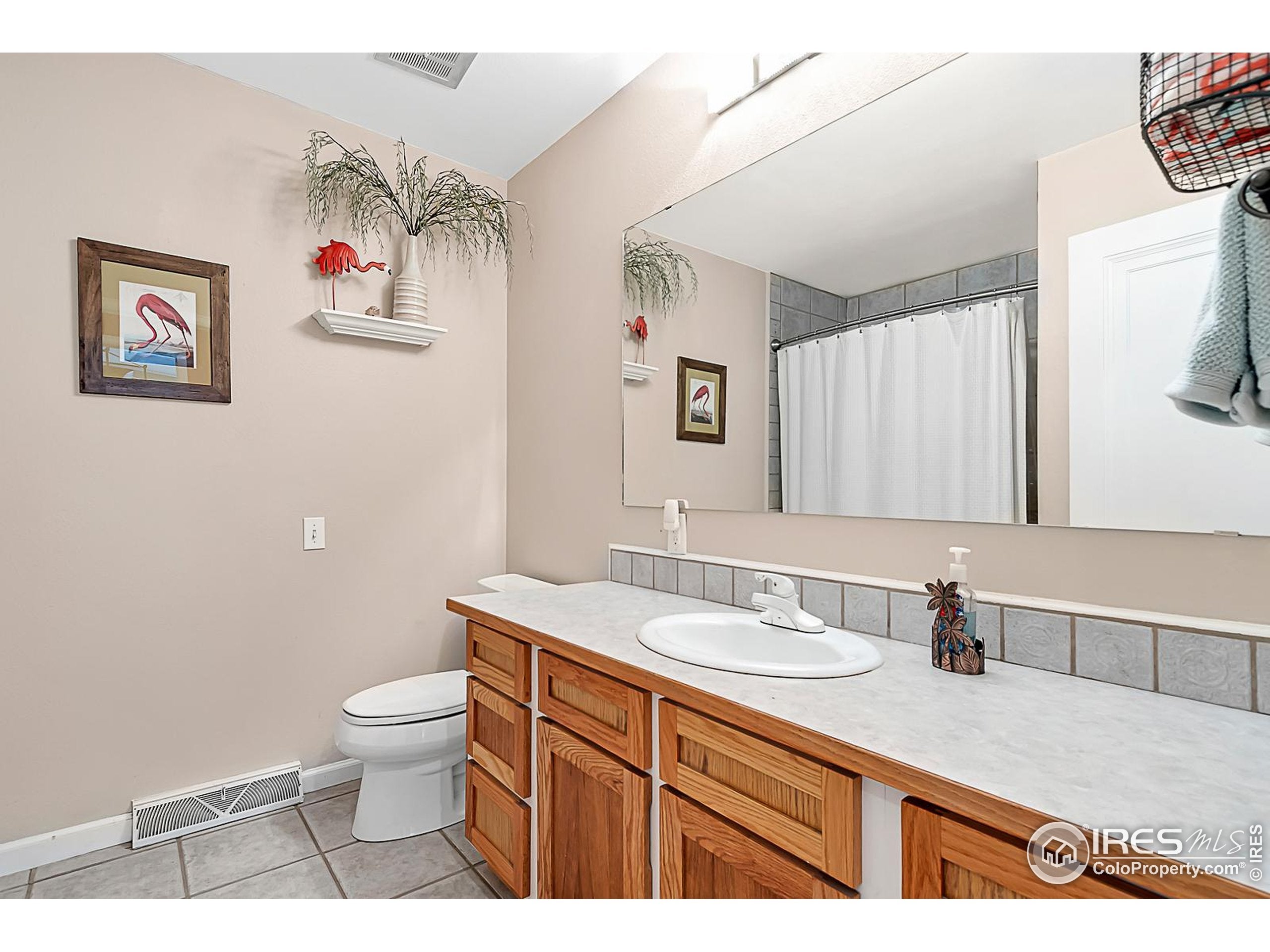 Greeley, Colorado, 80634, United States, 6 Bedrooms Bedrooms, ,3 BathroomsBathrooms,Residential,Active,1889341