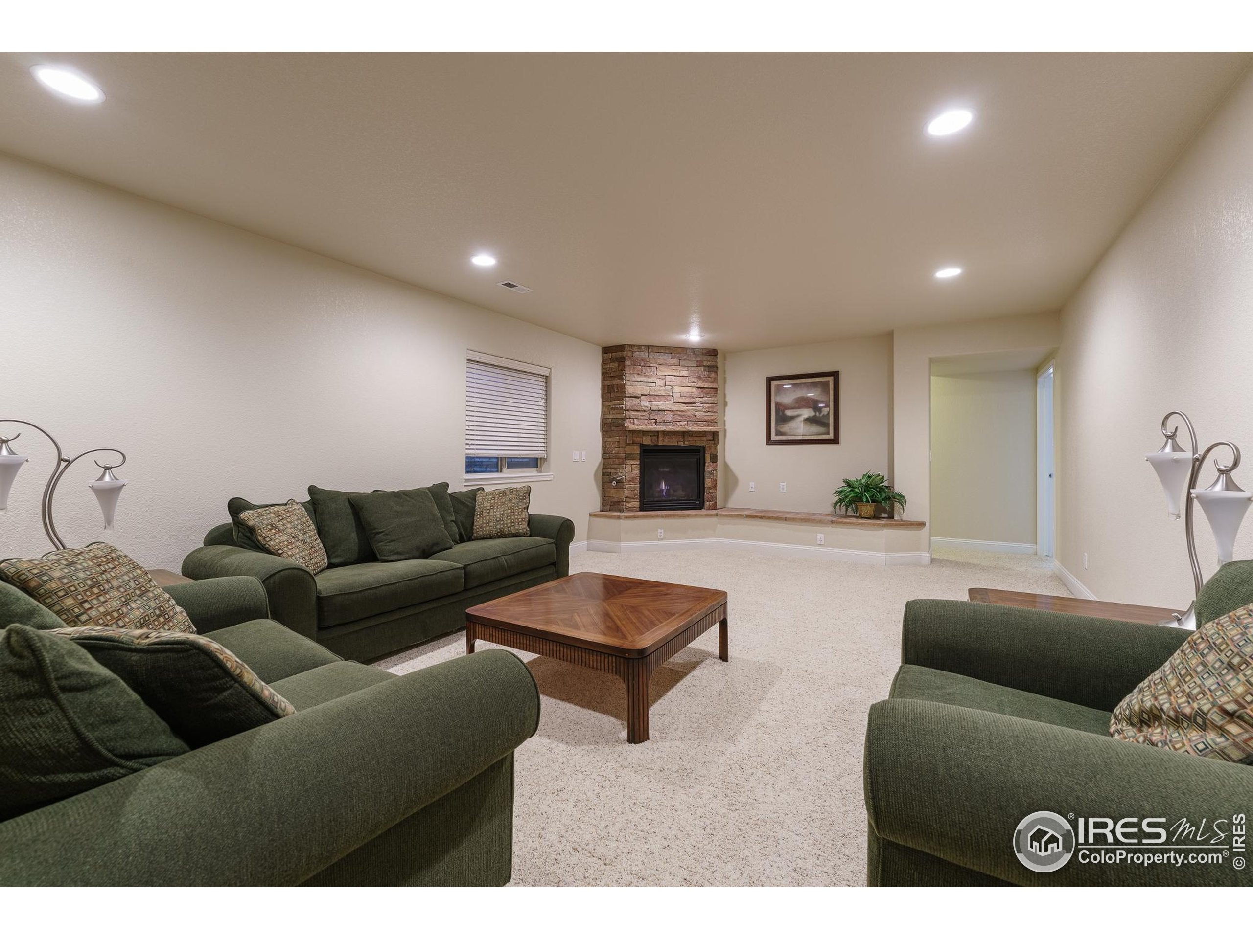 Arvada, Colorado, 80005, United States, 4 Bedrooms Bedrooms, ,4 BathroomsBathrooms,Residential,Active,1922299