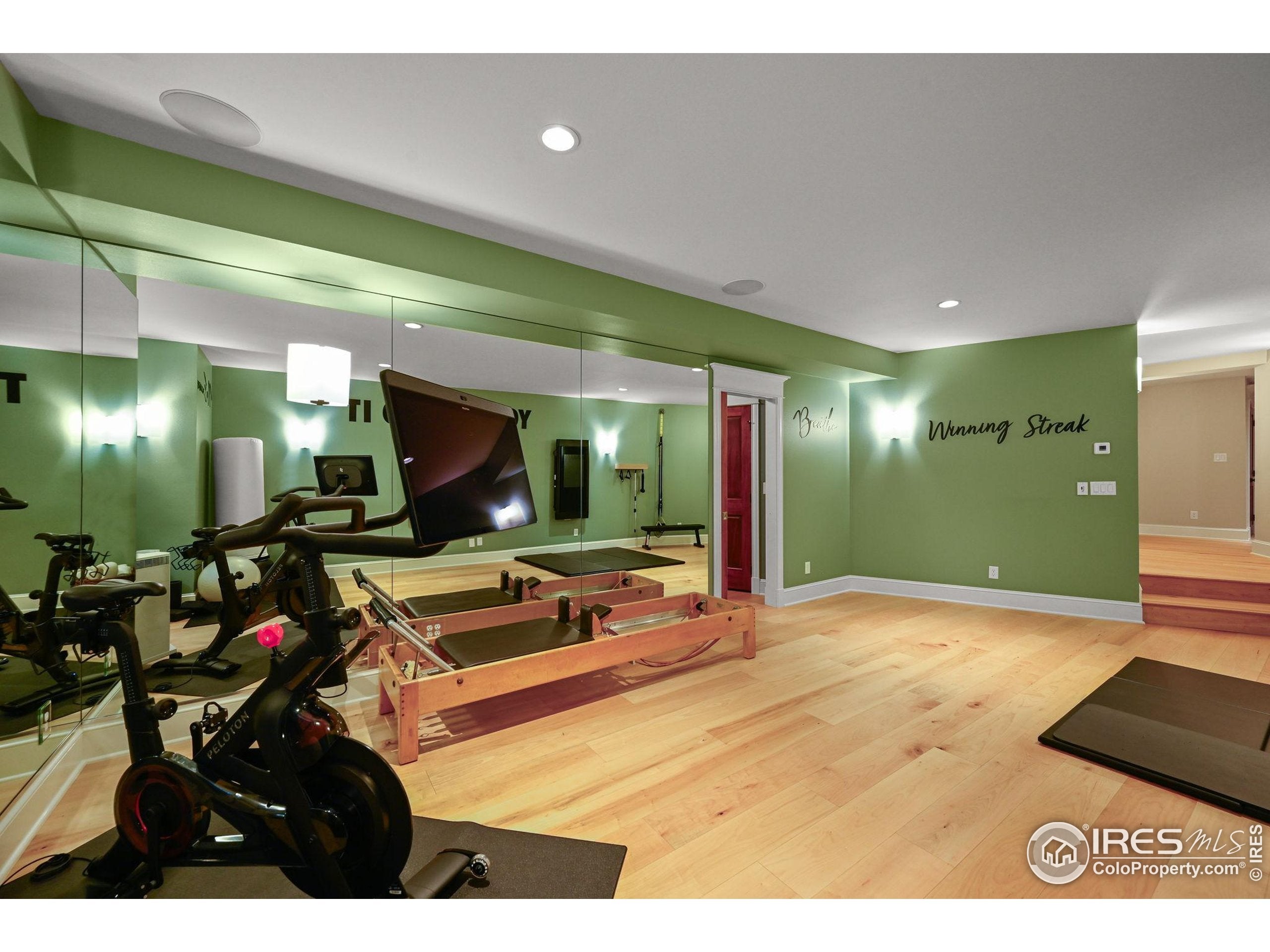 Louisville, Colorado, 80027, United States, 3 Bedrooms Bedrooms, ,3 BathroomsBathrooms,Residential,Pending,1997546