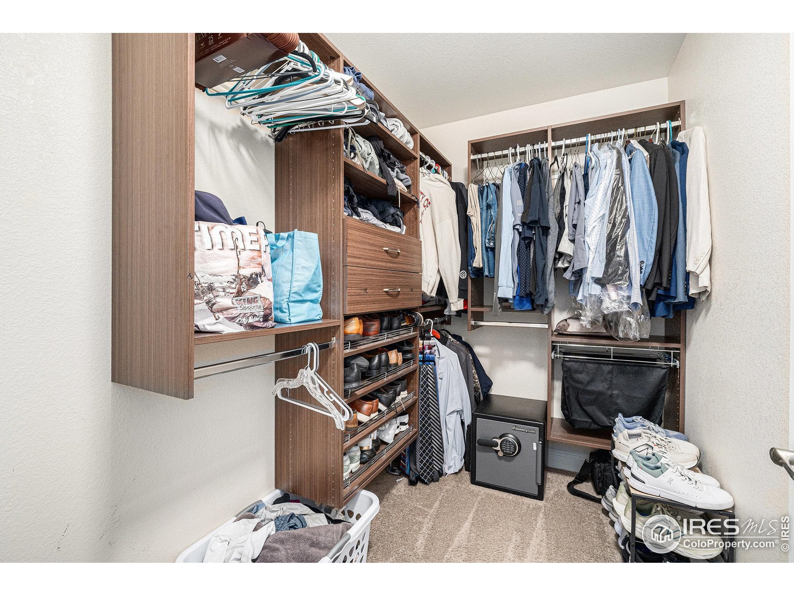 Arvada, Colorado, 80403, United States, 4 Bedrooms Bedrooms, ,5 BathroomsBathrooms,Residential,Active,1952032