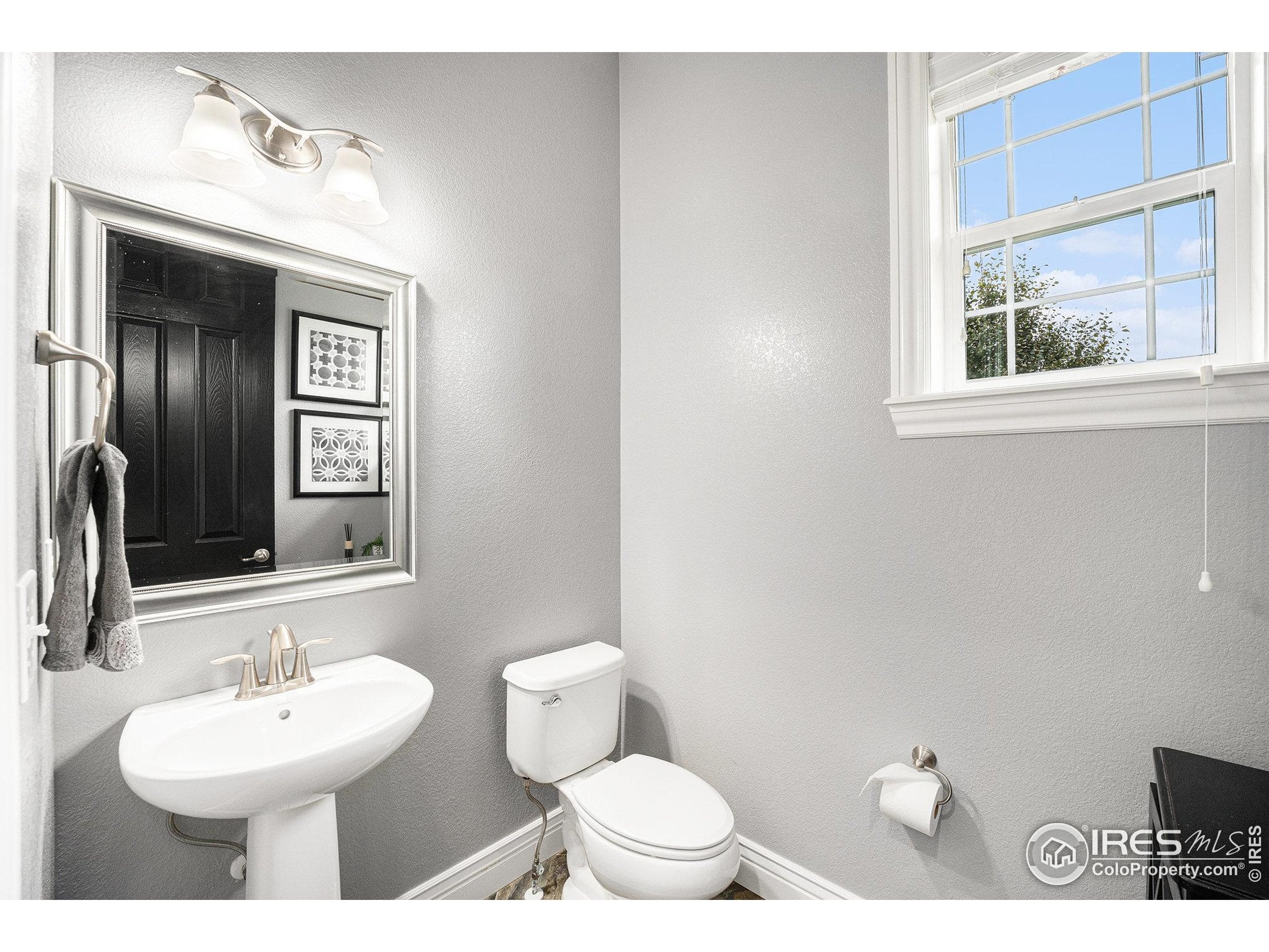 Arvada, Colorado, 80403, United States, 4 Bedrooms Bedrooms, ,5 BathroomsBathrooms,Residential,Active,1952032