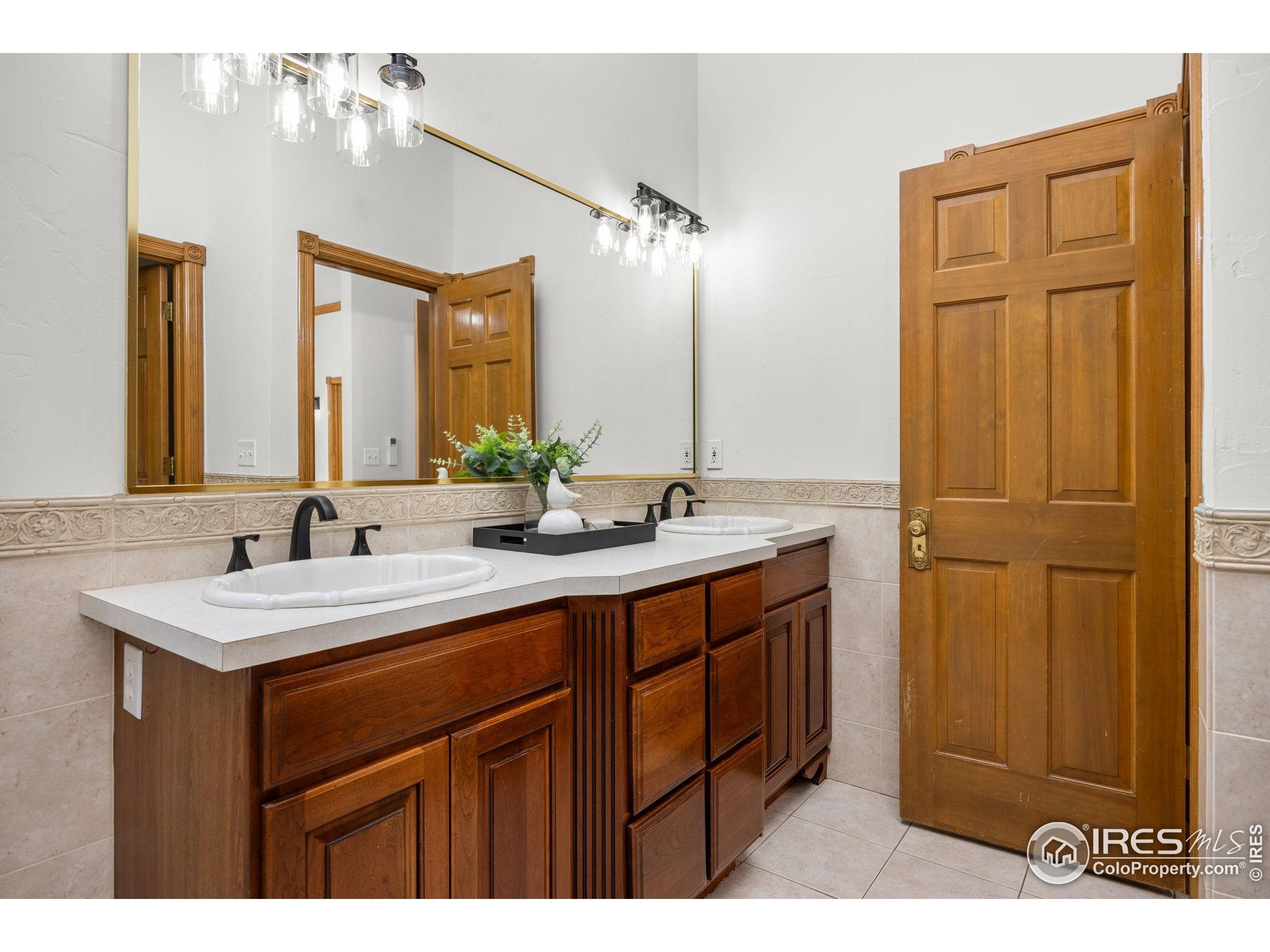 Boulder, Colorado, 80303, United States, ,4 BathroomsBathrooms,Residential,Active,1868151