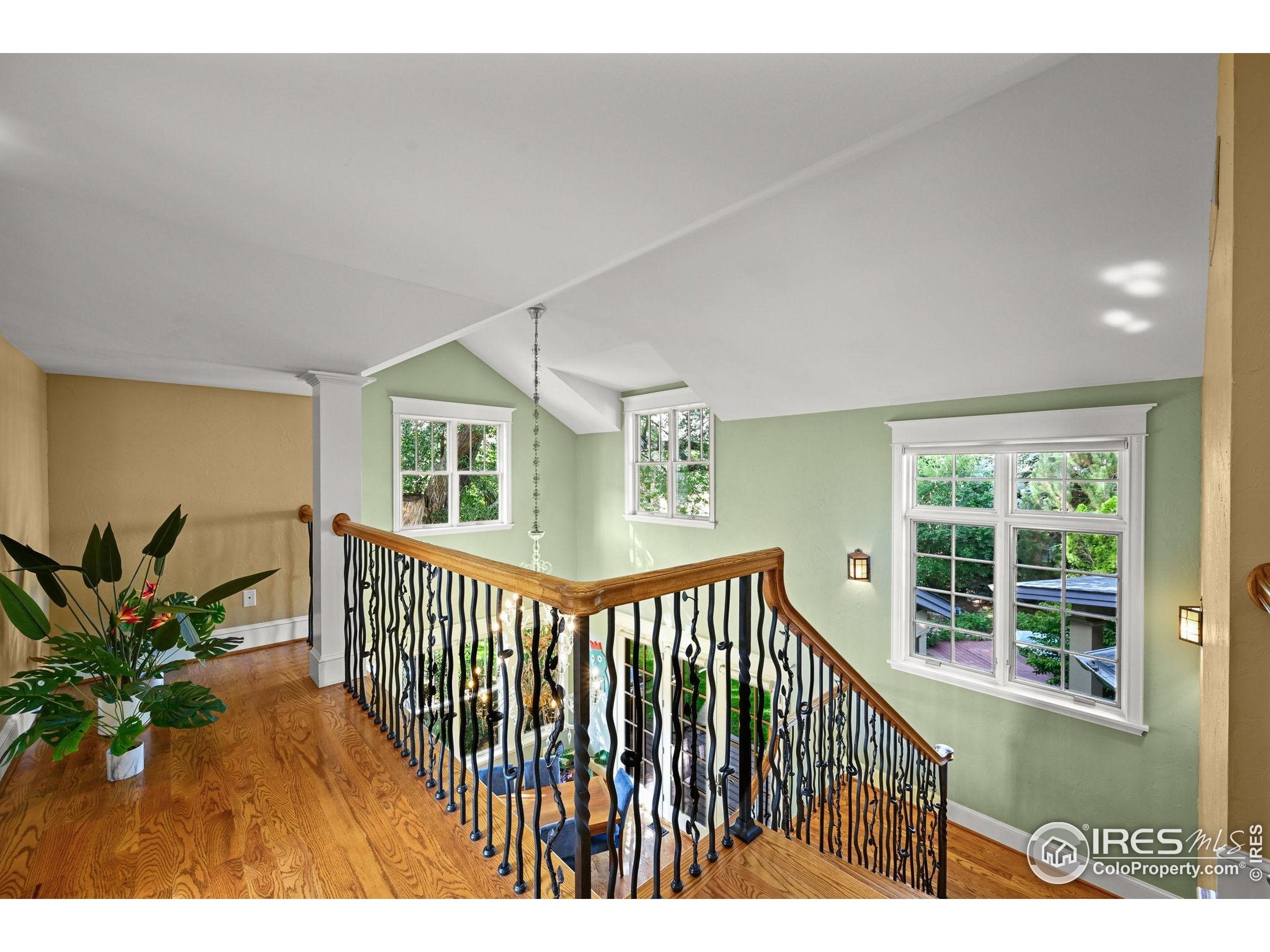 Louisville, Colorado, 80027, United States, 3 Bedrooms Bedrooms, ,3 BathroomsBathrooms,Residential,Pending,1997546