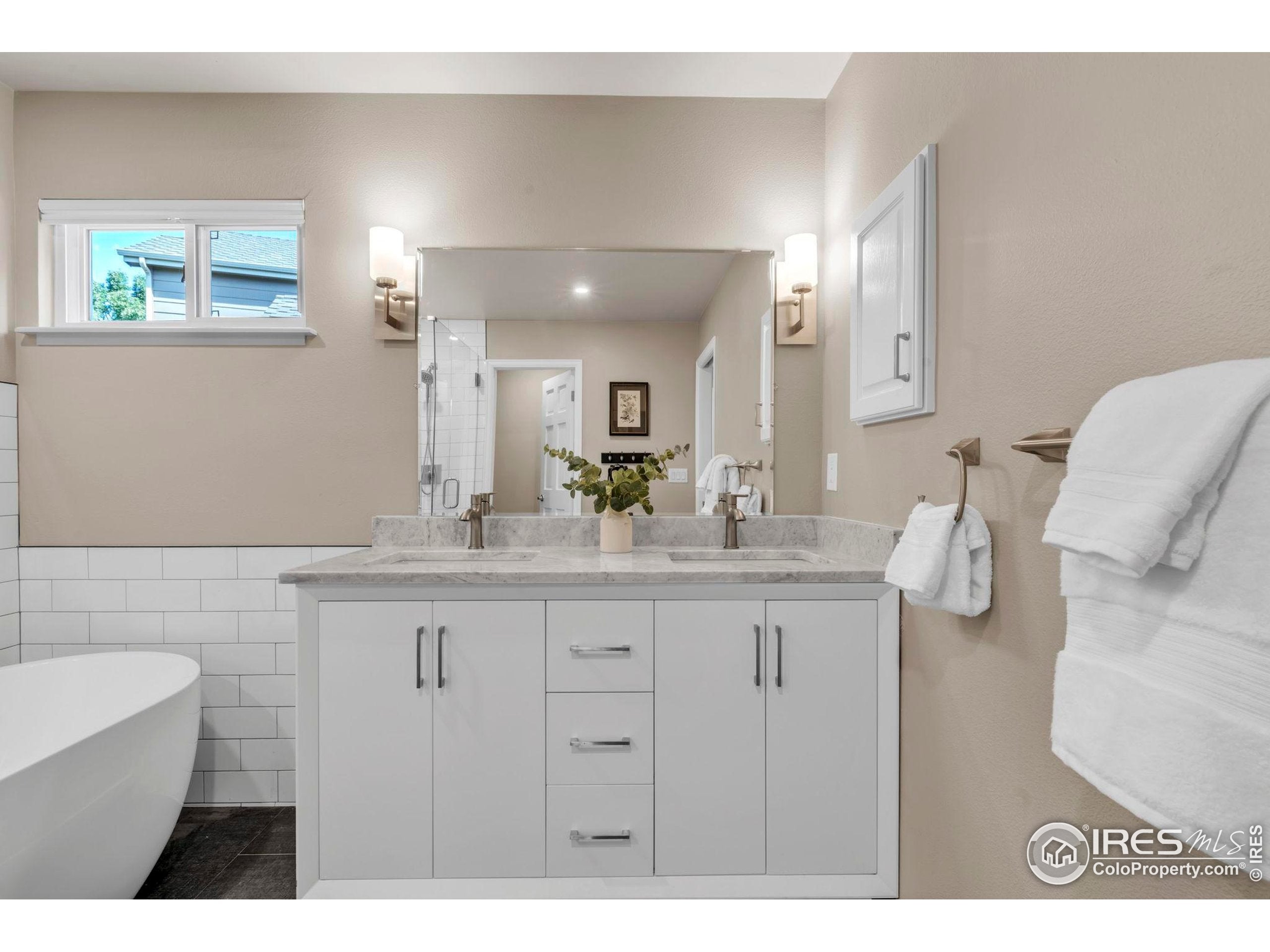 Louisville, Colorado, 80027, United States, 3 Bedrooms Bedrooms, ,3 BathroomsBathrooms,Residential,Active,1944039