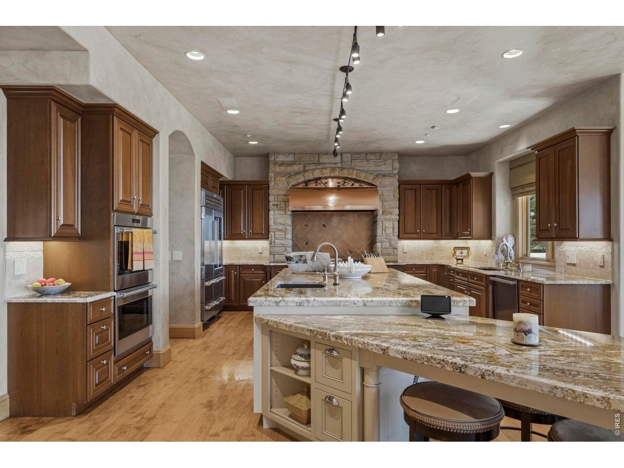 Niwot, Colorado, 80503, United States, 5 Bedrooms Bedrooms, ,6 BathroomsBathrooms,Residential,Active,2045621