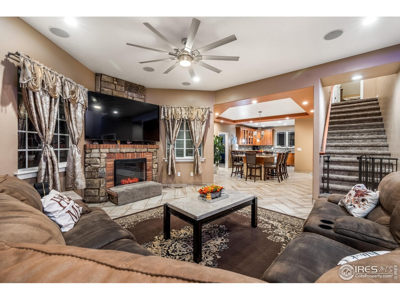 La Salle, Colorado, 80645, United States, 7 Bedrooms Bedrooms, ,4 BathroomsBathrooms,Residential,Active,2012914