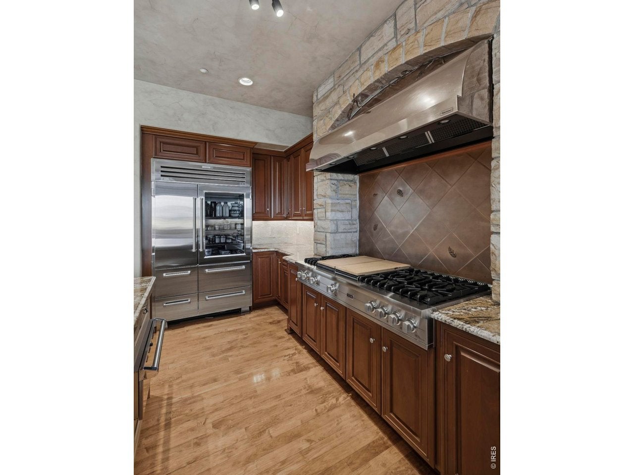 Niwot, Colorado, 80503, United States, 5 Bedrooms Bedrooms, ,6 BathroomsBathrooms,Residential,Active,2045621