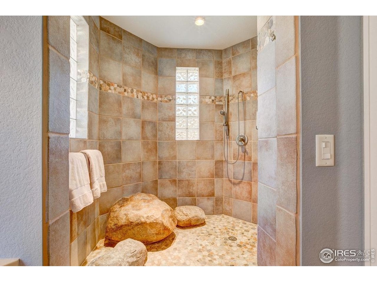 Estes Park, Colorado, 80517, United States, 4 Bedrooms Bedrooms, ,3 BathroomsBathrooms,Residential,Active,1952630