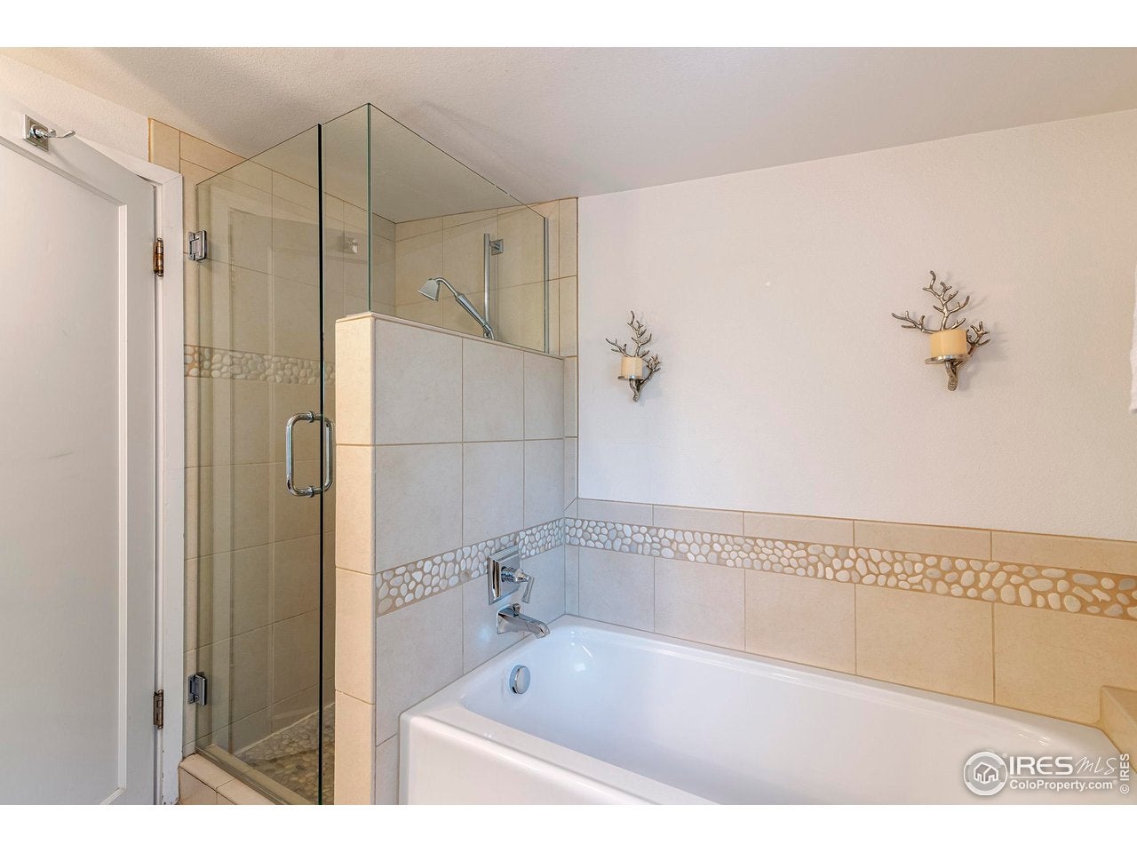 Boulder, Colorado, 80302, United States, 5 Bedrooms Bedrooms, ,2 BathroomsBathrooms,Residential,Active,1997618