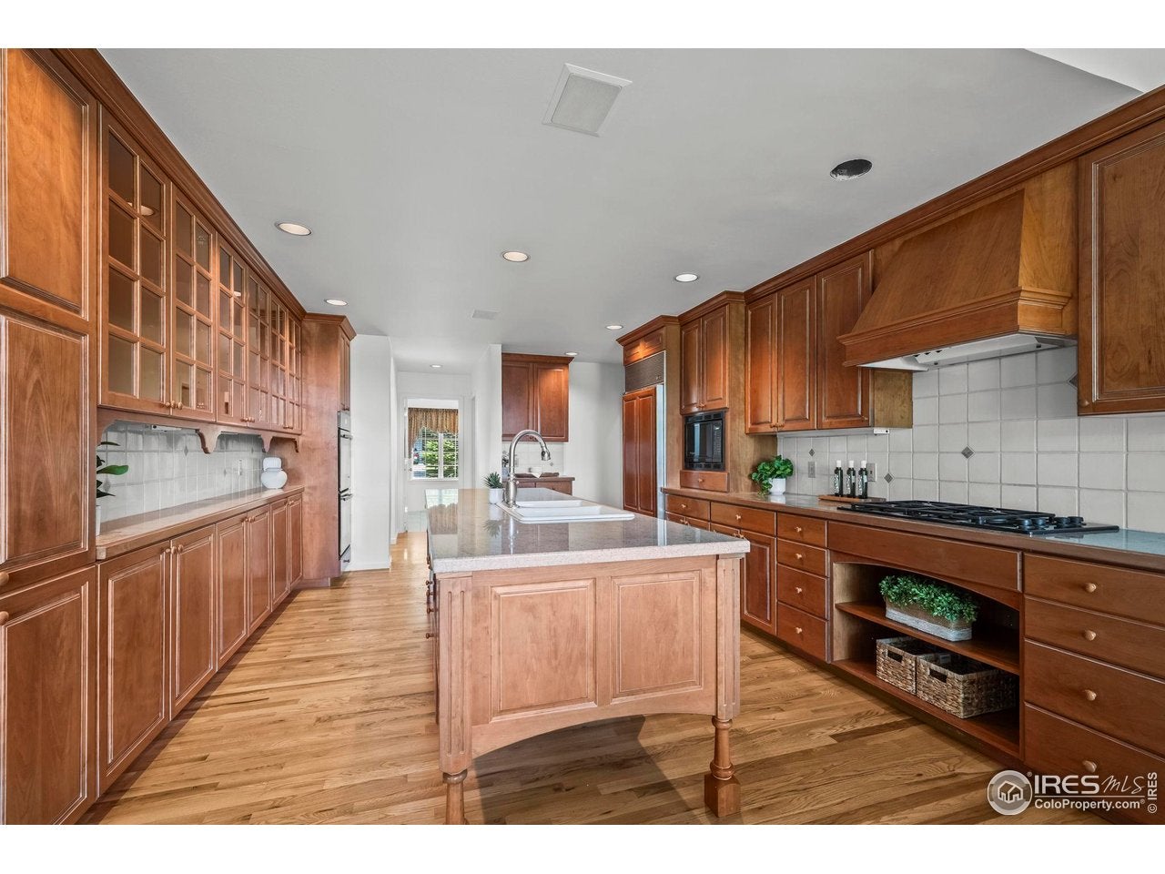 Boulder, Colorado, 80301, United States, 3 Bedrooms Bedrooms, ,4 BathroomsBathrooms,Residential,Active,1997593