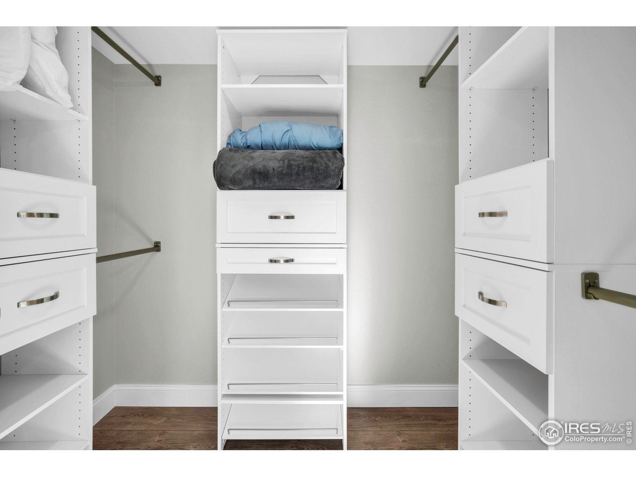 Louisville, Colorado, 80027, United States, 4 Bedrooms Bedrooms, ,4 BathroomsBathrooms,Residential,Active,2009812