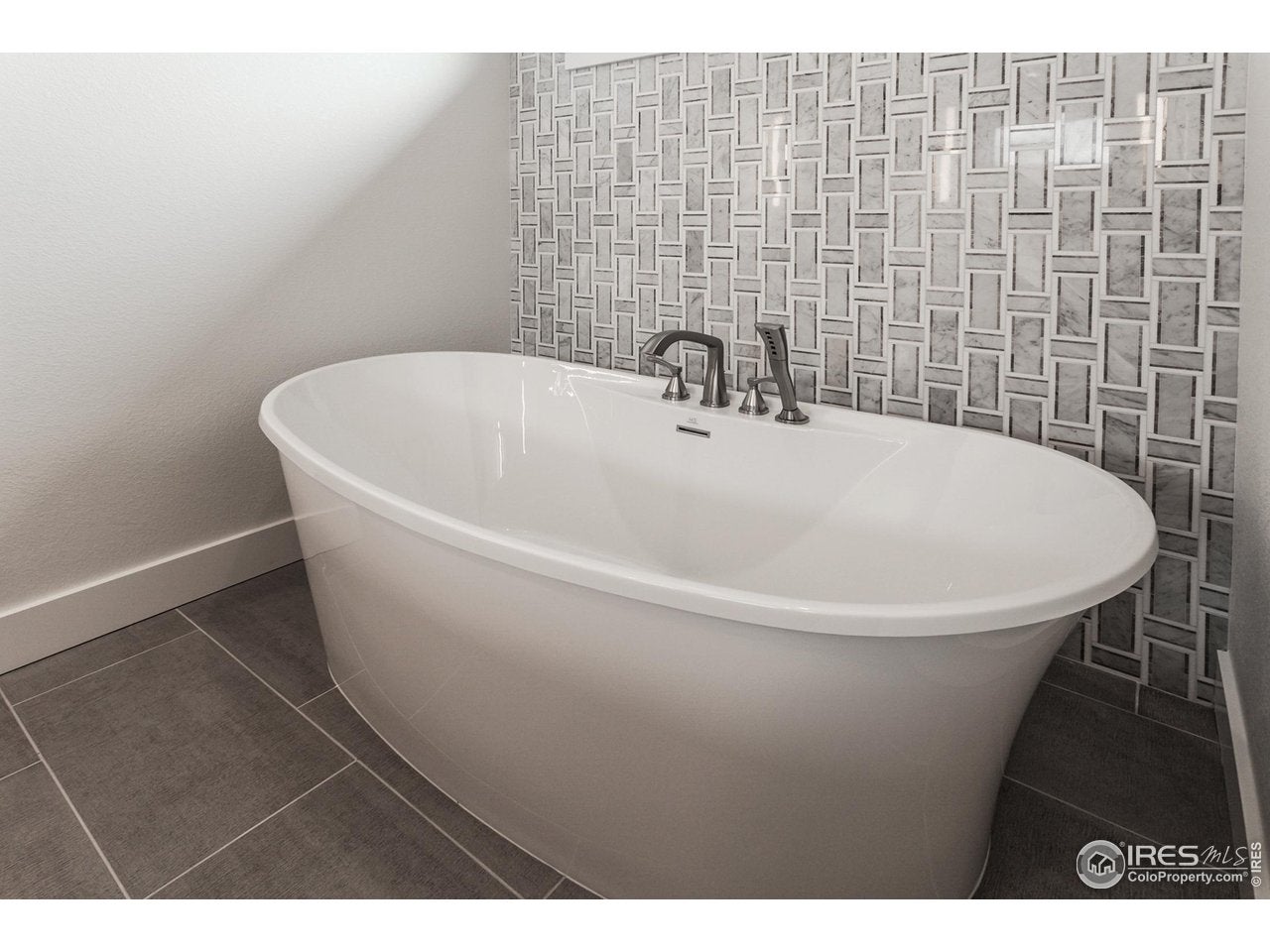 Berthoud, Colorado, 80513, United States, 4 Bedrooms Bedrooms, ,4 BathroomsBathrooms,Residential,Active,1995272