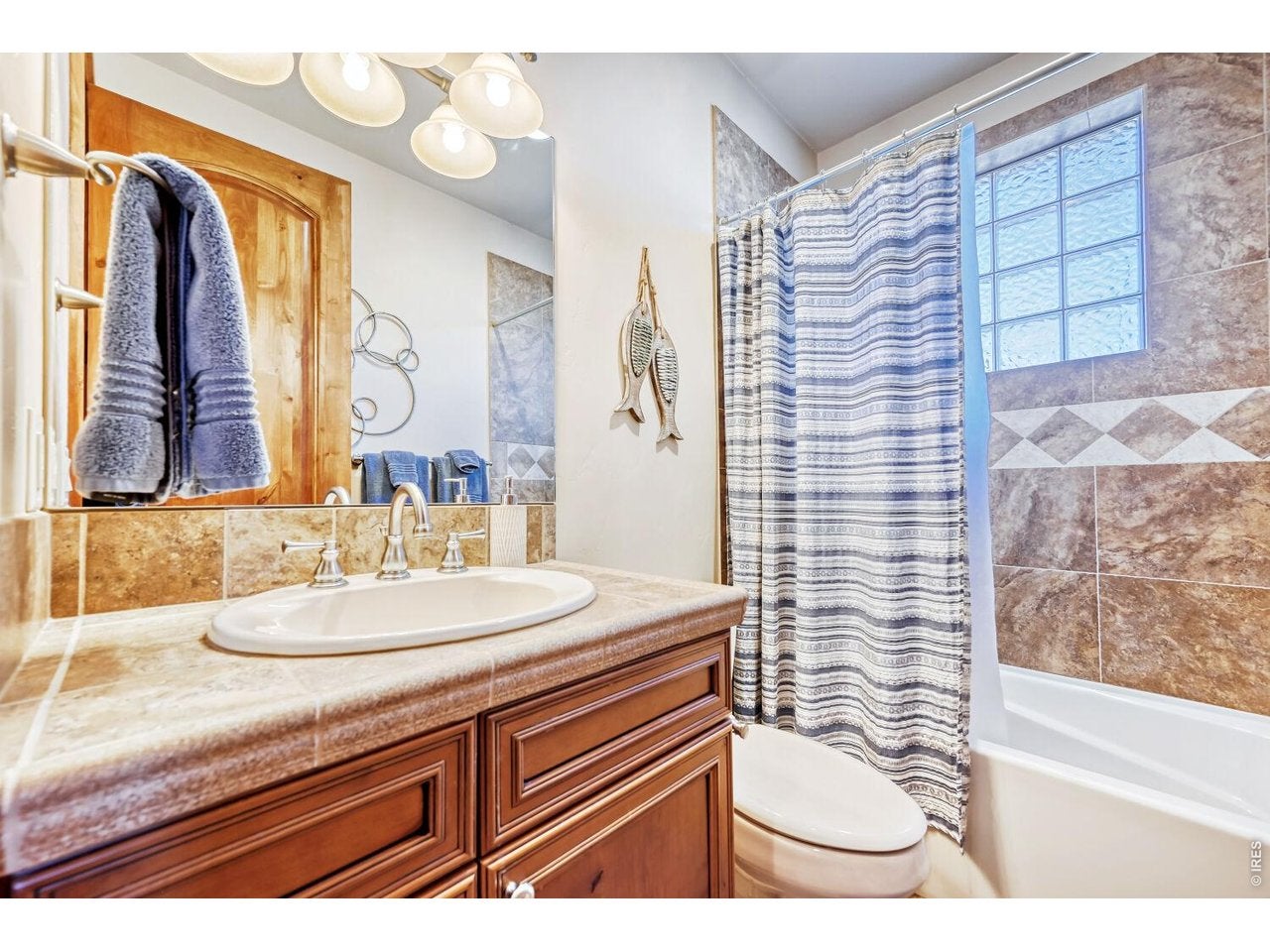 Longmont, Colorado, 80504, United States, 4 Bedrooms Bedrooms, ,5 BathroomsBathrooms,Residential,Active,2033410