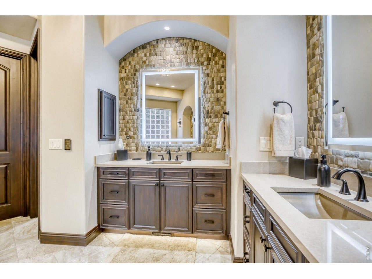 Longmont, Colorado, 80504, United States, 4 Bedrooms Bedrooms, ,5 BathroomsBathrooms,Residential,Active,2033410