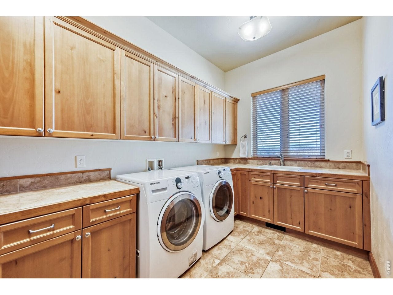 Longmont, Colorado, 80504, United States, 4 Bedrooms Bedrooms, ,5 BathroomsBathrooms,Residential,Active,2033410