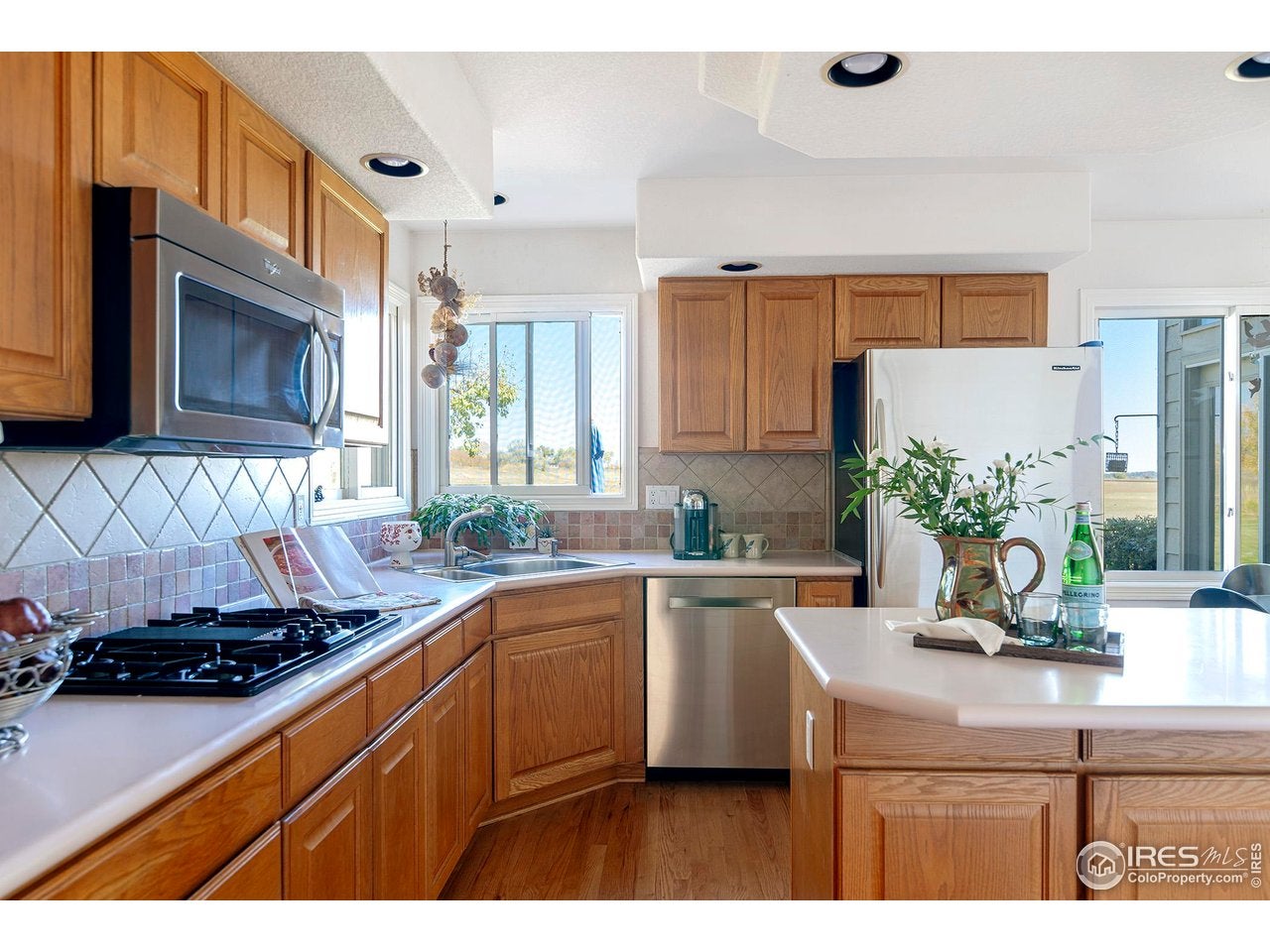 Longmont, Colorado, 80503, United States, 3 Bedrooms Bedrooms, ,3 BathroomsBathrooms,Residential,Contingent,1997617