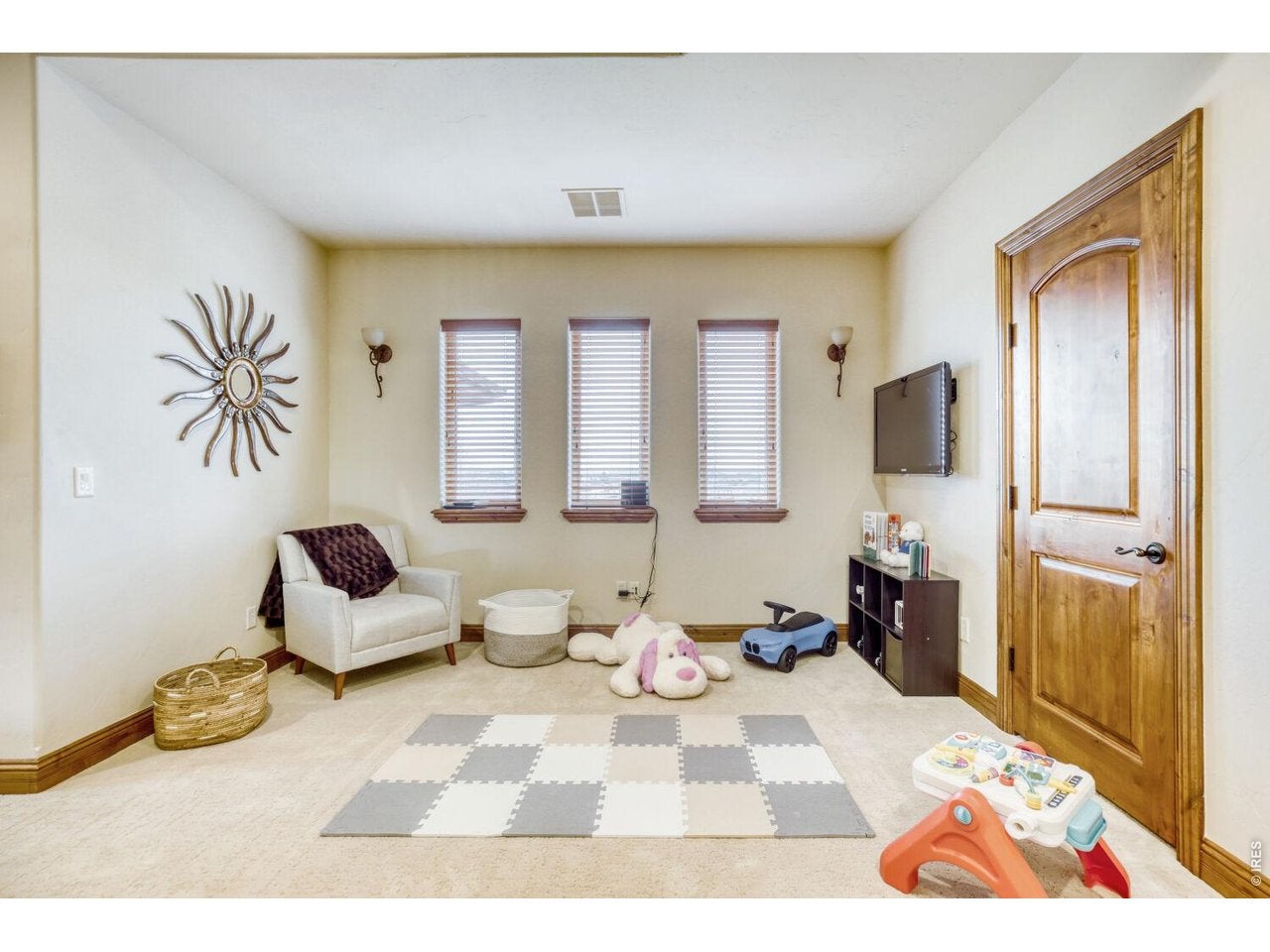 Longmont, Colorado, 80504, United States, 4 Bedrooms Bedrooms, ,5 BathroomsBathrooms,Residential,Active,2033410