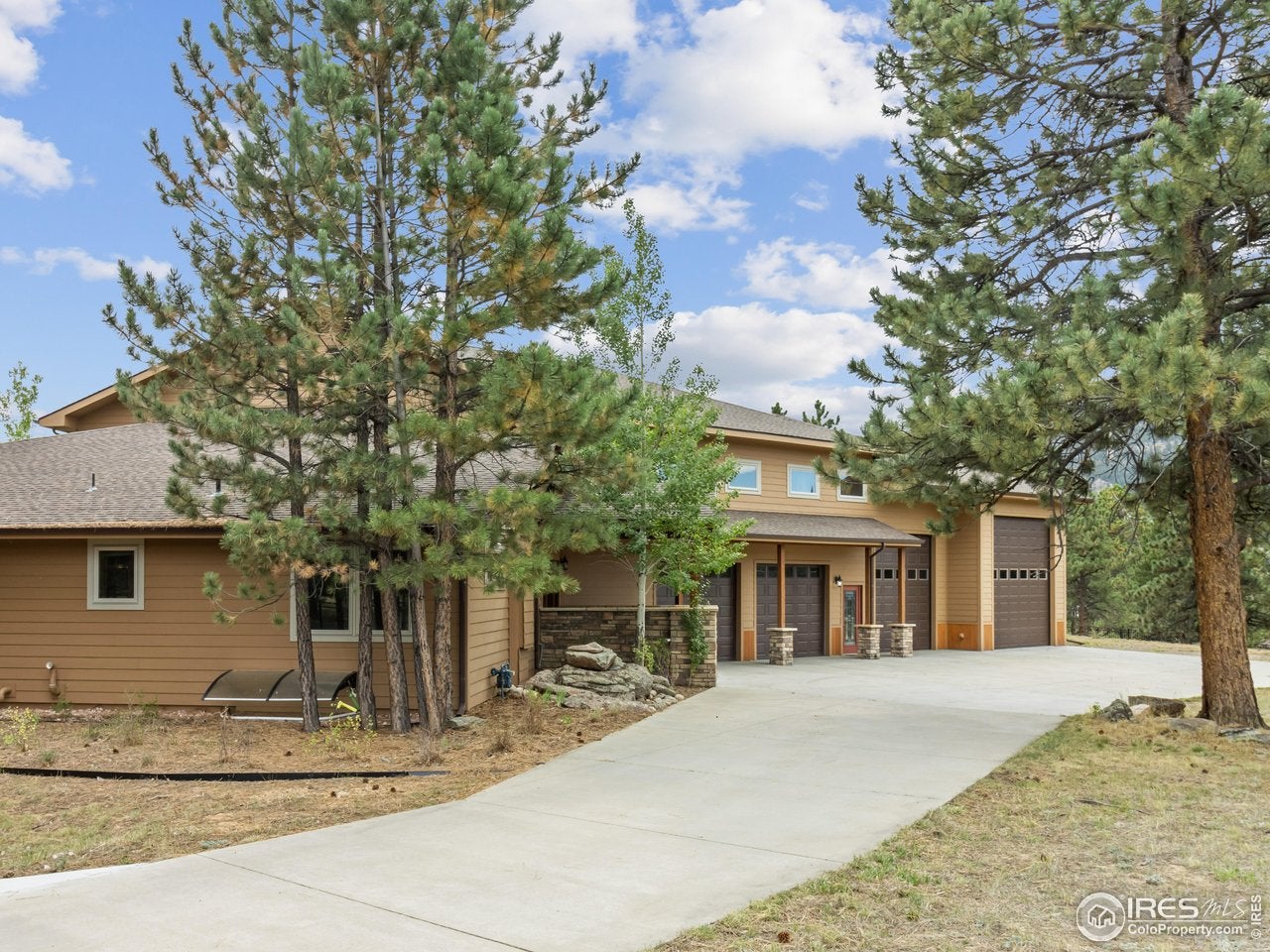 Estes Park, Colorado, 80517, United States, 5 Bedrooms Bedrooms, ,4 BathroomsBathrooms,Residential,Contingent,1824567