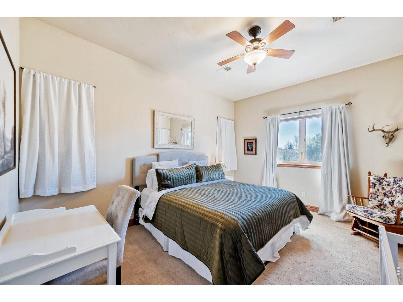 Longmont, Colorado, 80504, United States, 4 Bedrooms Bedrooms, ,5 BathroomsBathrooms,Residential,Active,2033410