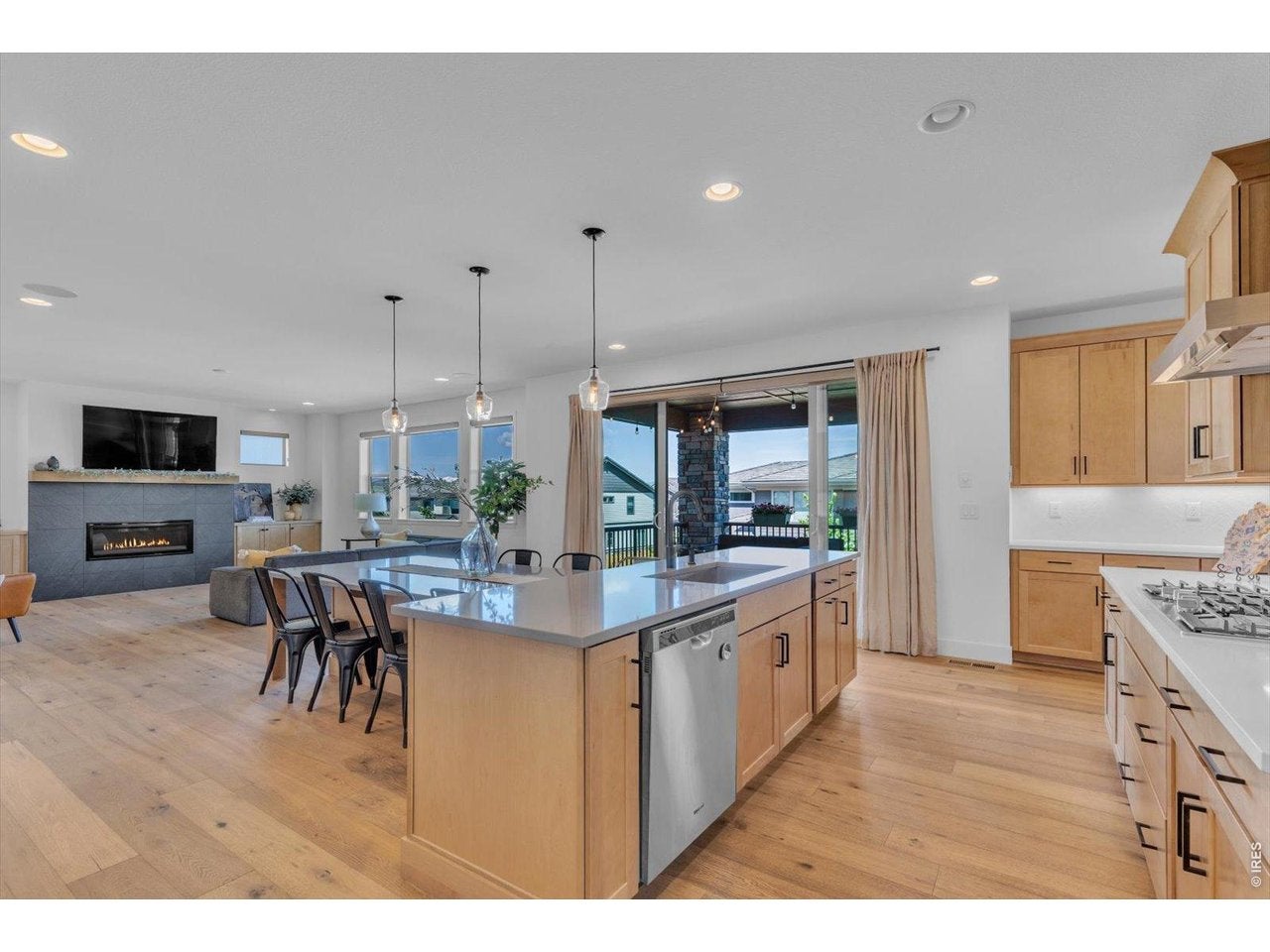 Broomfield, Colorado, 80023, United States, 5 Bedrooms Bedrooms, ,5 BathroomsBathrooms,Residential,Active,2052095