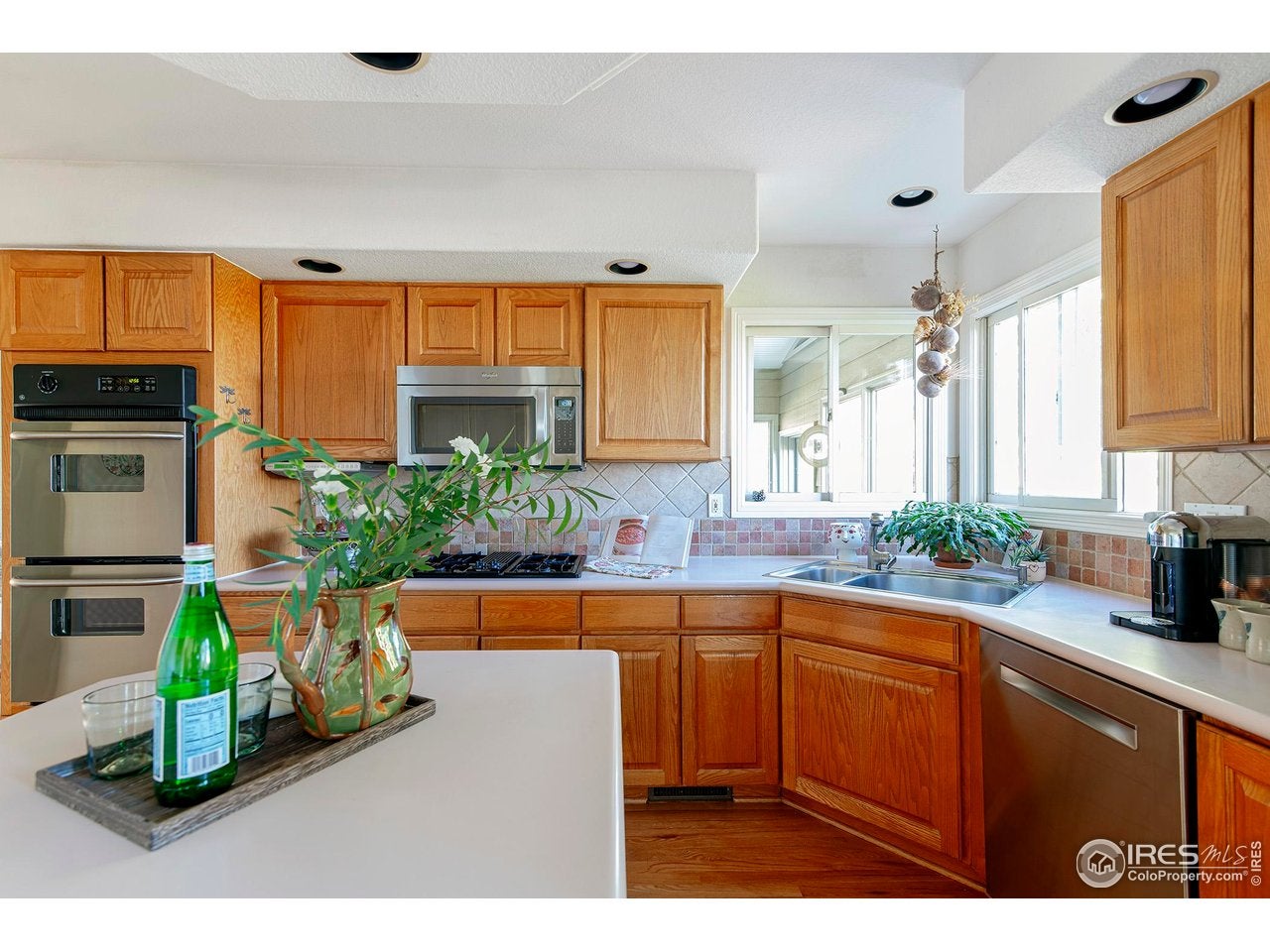 Longmont, Colorado, 80503, United States, 3 Bedrooms Bedrooms, ,3 BathroomsBathrooms,Residential,Contingent,1997617