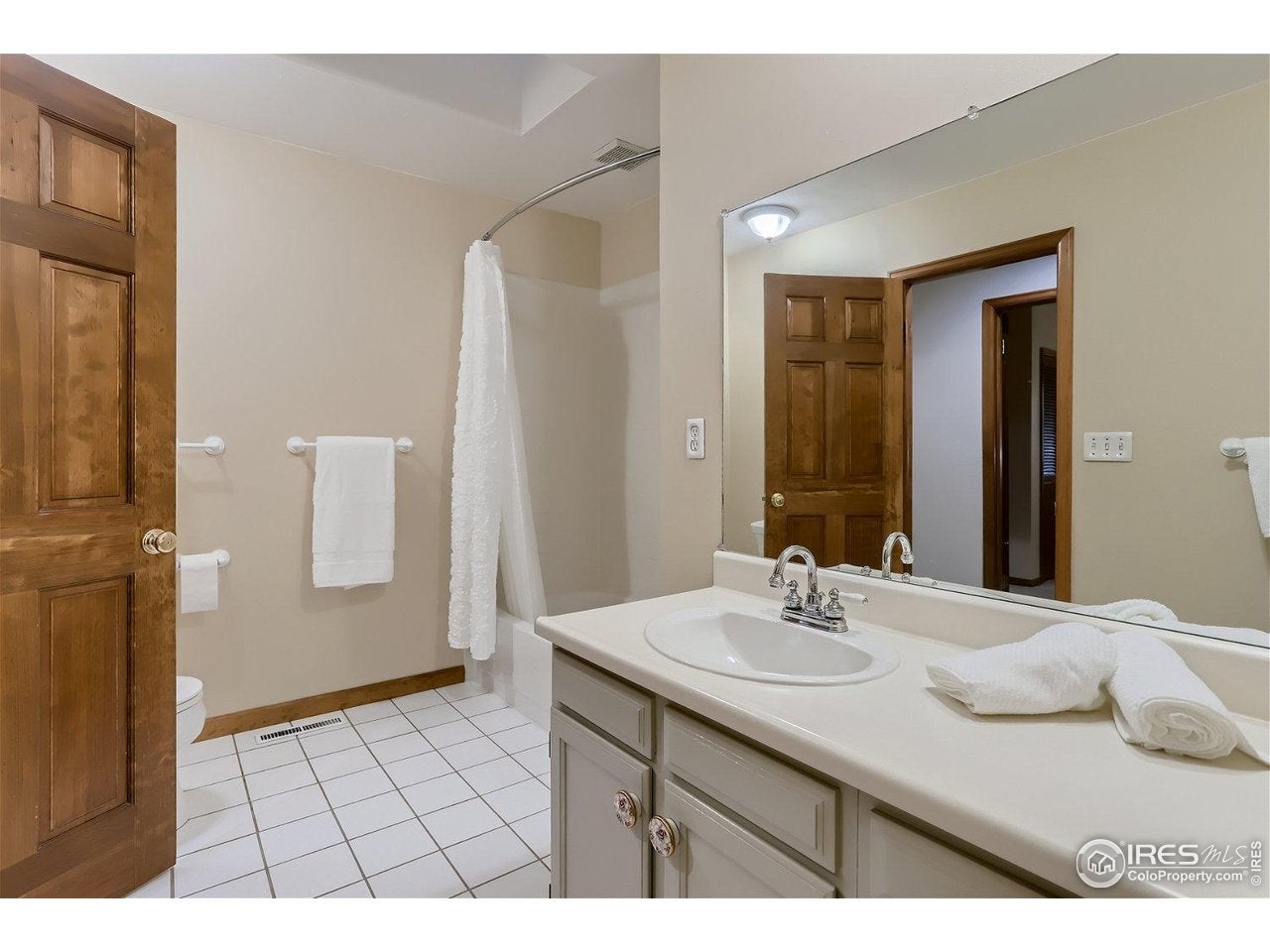 Boulder, Colorado, 80302, United States, 3 Bedrooms Bedrooms, ,3 BathroomsBathrooms,Residential,Active,2008004