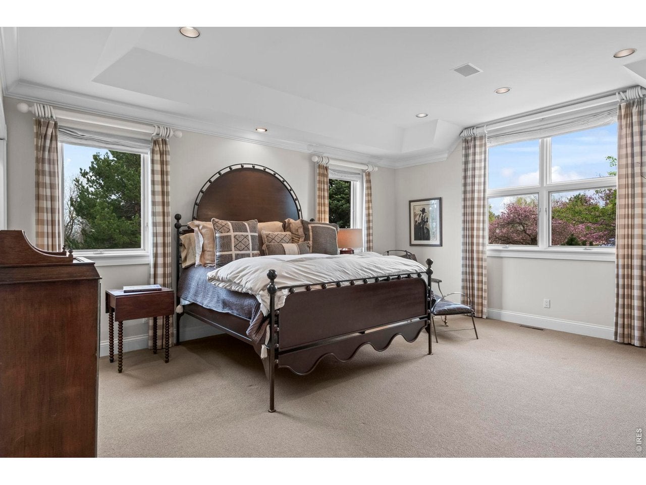 Niwot, Colorado, 80503, United States, 4 Bedrooms Bedrooms, ,7 BathroomsBathrooms,Residential,Active,2033402