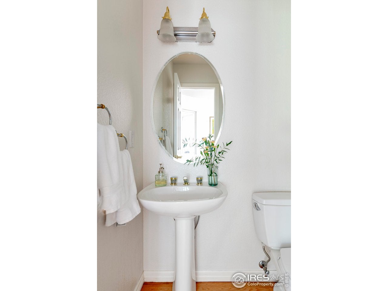 Longmont, Colorado, 80503, United States, 3 Bedrooms Bedrooms, ,3 BathroomsBathrooms,Residential,Contingent,1997617