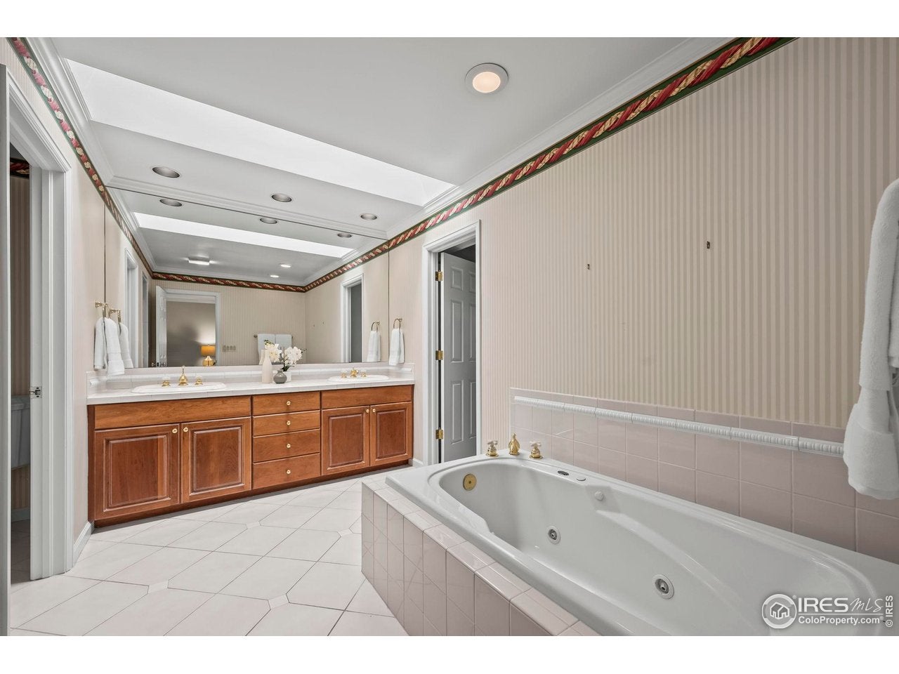 Boulder, Colorado, 80301, United States, 3 Bedrooms Bedrooms, ,4 BathroomsBathrooms,Residential,Active,1997593