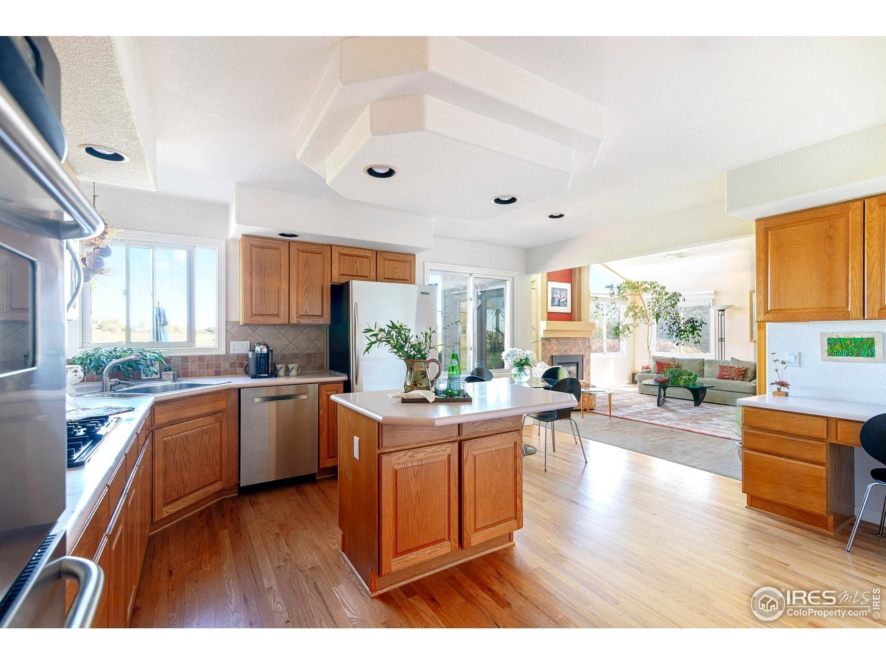 Longmont, Colorado, 80503, United States, 3 Bedrooms Bedrooms, ,3 BathroomsBathrooms,Residential,Contingent,1997617